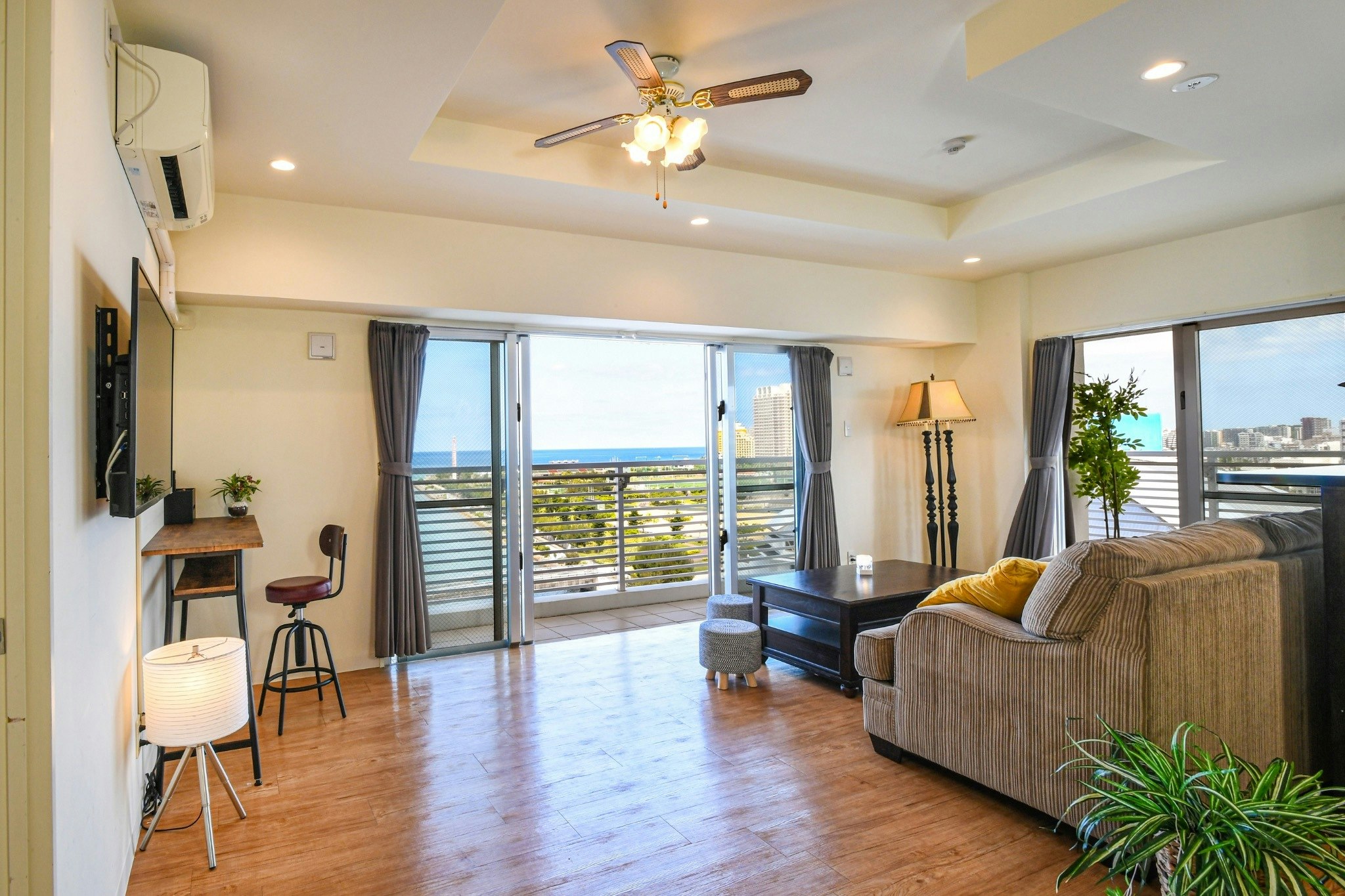 今夏リニューアル!北谷の海を眺めるリゾートマンション