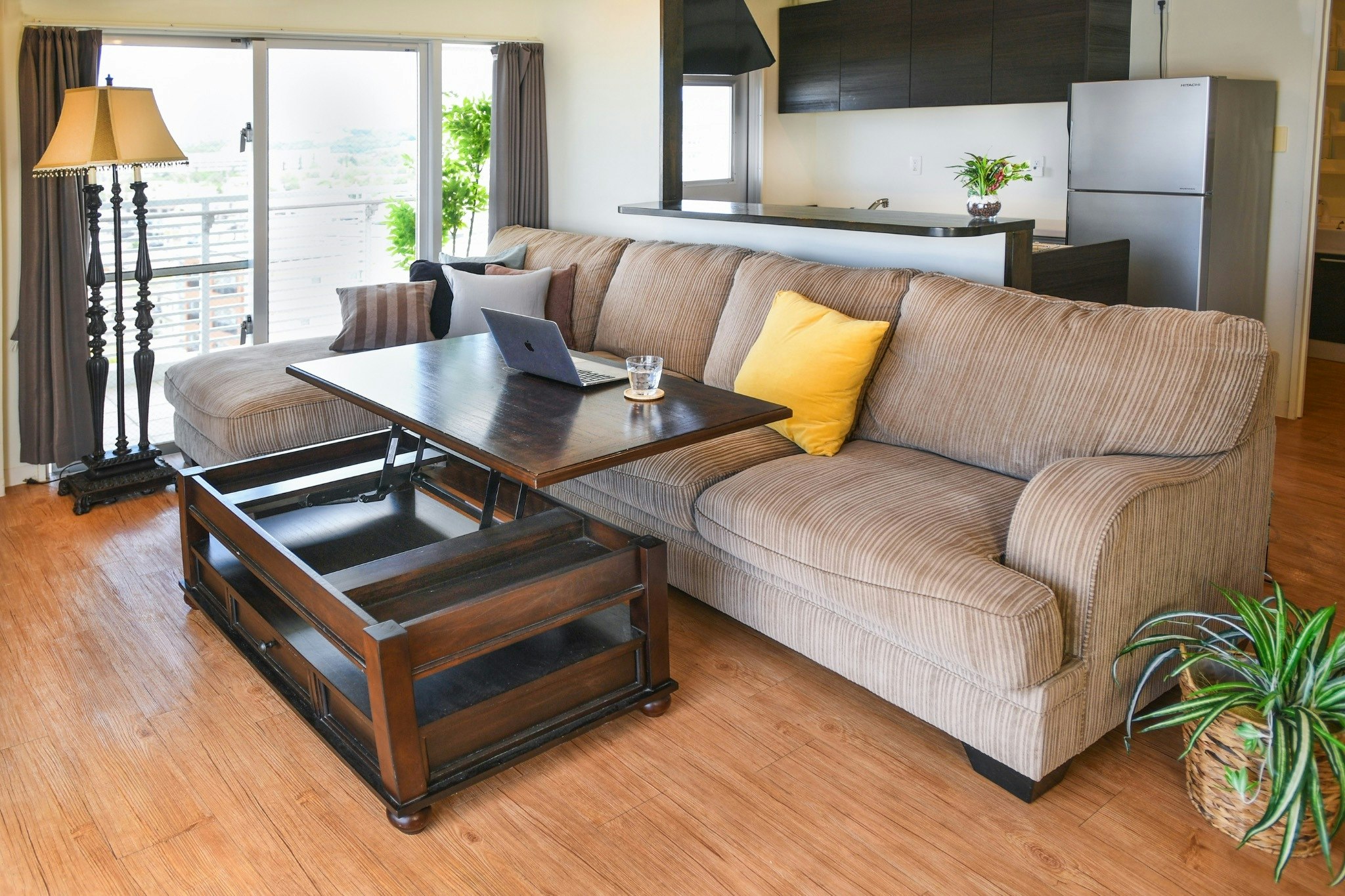 今夏リニューアル!北谷の海を眺めるリゾートマンション