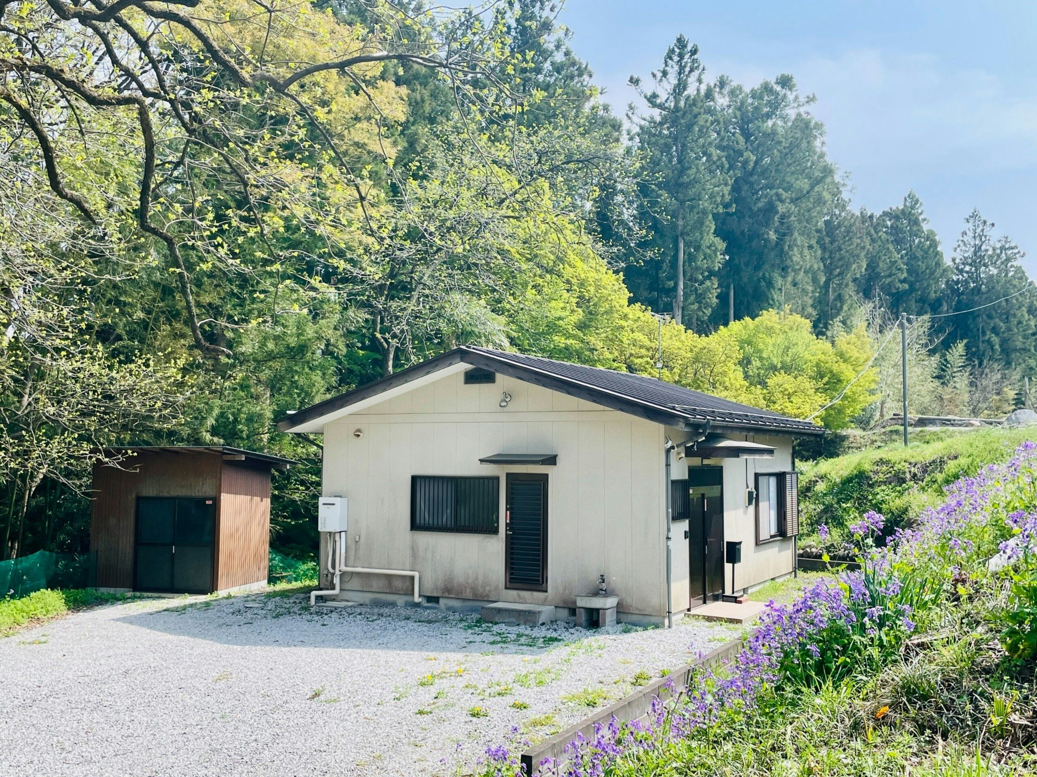 11時からチェックインできる一棟貸切の貸別荘コテージロッジ 広い敷地でBBQやプールを!