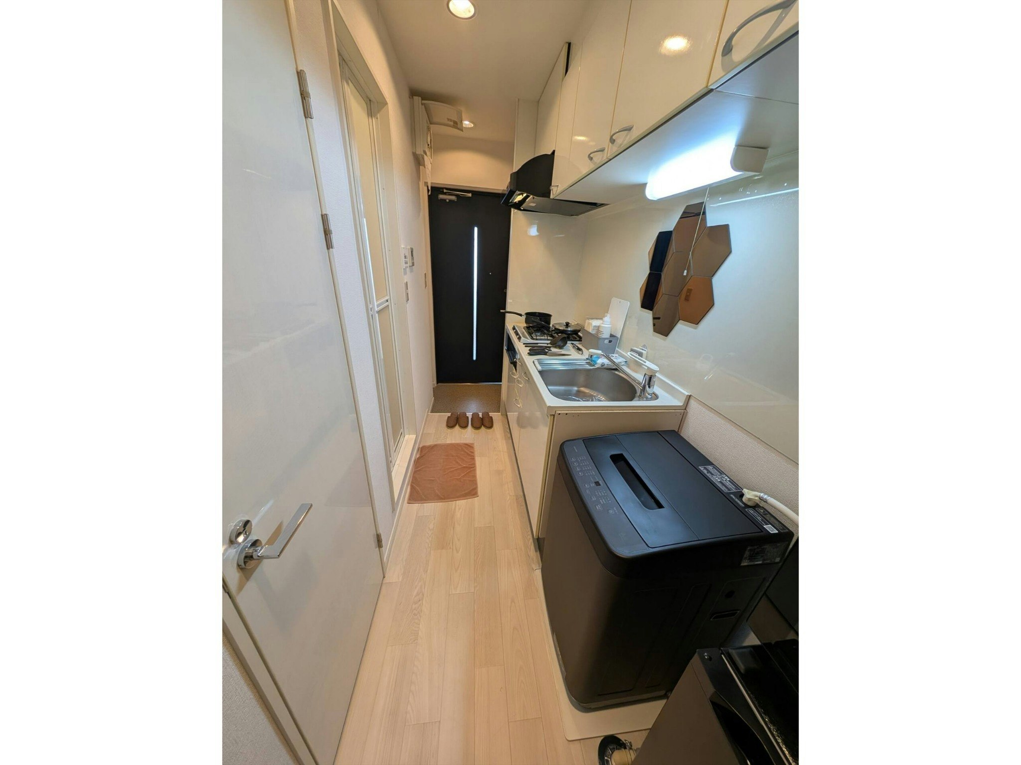 新宿歌舞伎町1丁目に建つ東京を楽しむならゴールデン街を見下ろせるホテルより広い7階建レジデンス3-2