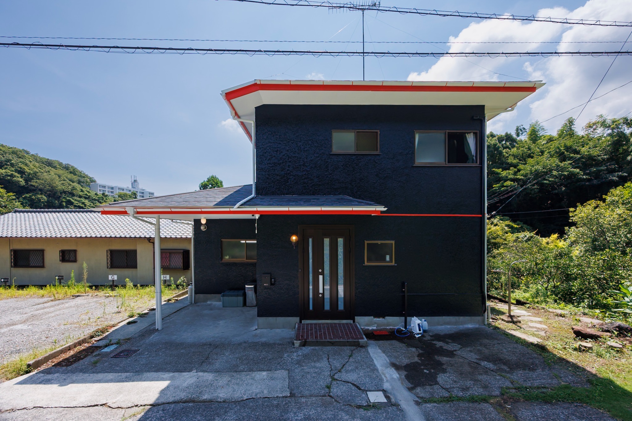 源泉かけ流し風呂の一棟貸。40m2超の圧巻!炭火BBQデッキ! シアタールーム 疲れも癒す自然を満喫