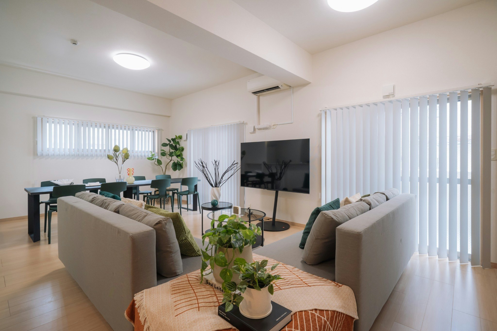 那覇市中心部に滞在/ゆいれーる県庁前駅から徒歩5分/人気の国際通り繁華街近く! !10名様まで宿泊可