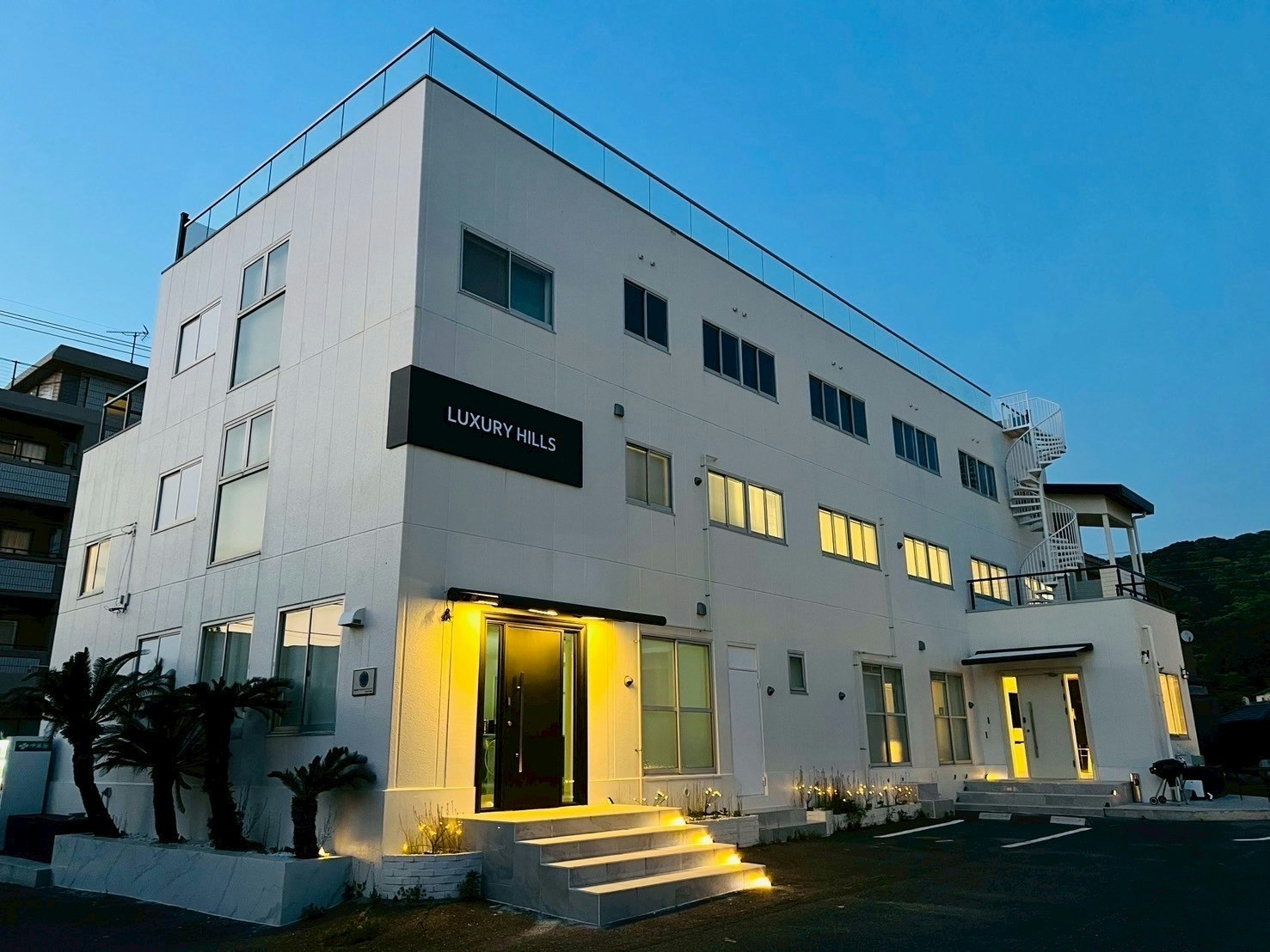 New!Luxury Hills 室内外1500m2超絶景パティオサウナBBQ駐車場4台プール、ペッ