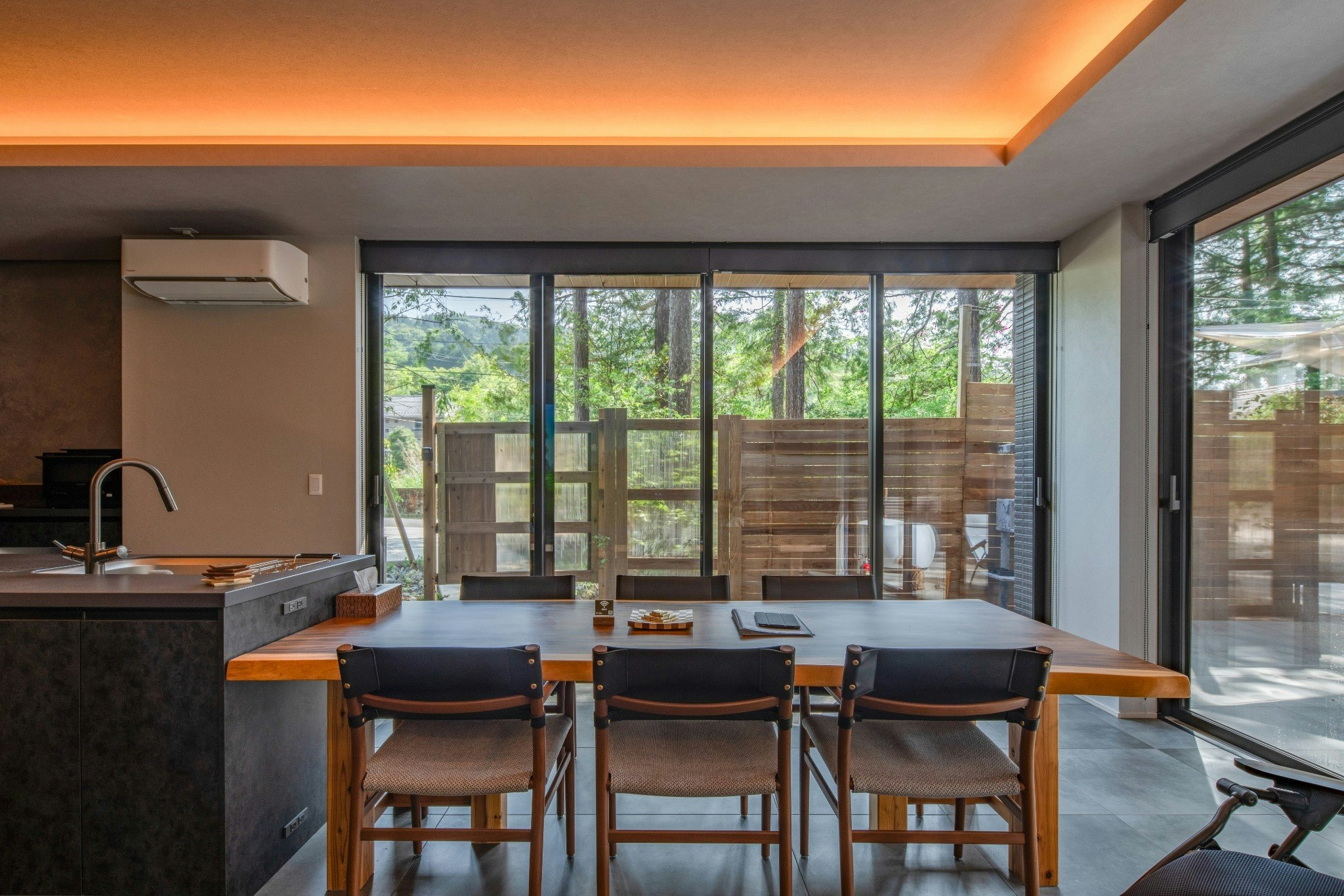 本格ゴルフ&VIPサウナ付き。箱根の美景に包まれる新築貸切宿。ゴルフ仲間と最高のひと時を。