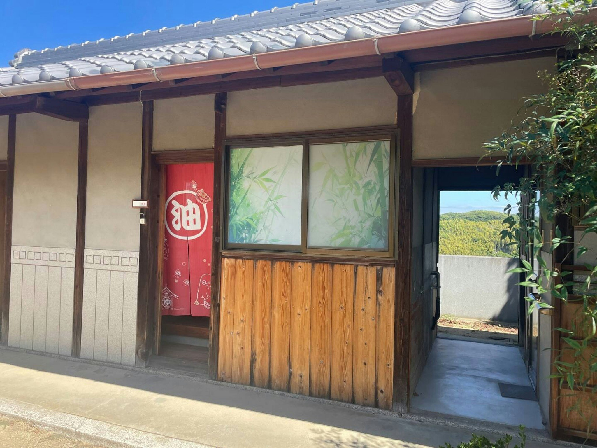 不便を楽しむ。昭和レトロな農民家で貸切広々まったり〜