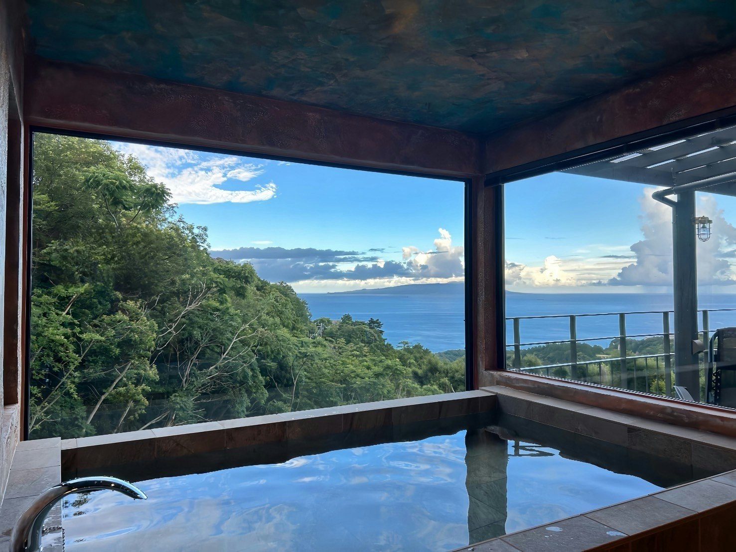 碧の熱川、空と海が満ちる高台の天然温泉サウナSPA Villa、癒しに委ねる至福のひととき