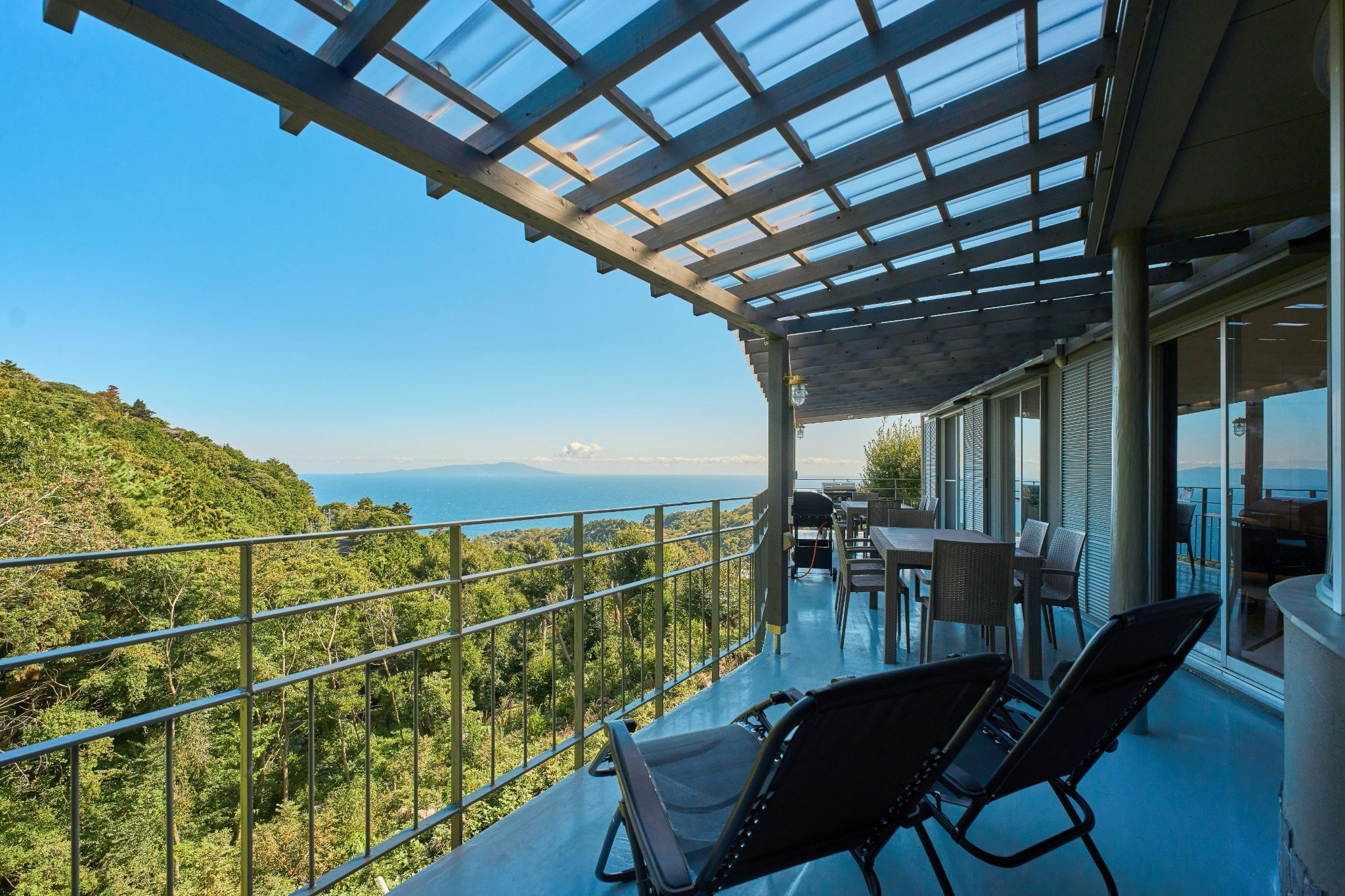 碧の熱川、空と海が満ちる高台の天然温泉サウナSPA Villa、癒しに委ねる至福のひととき