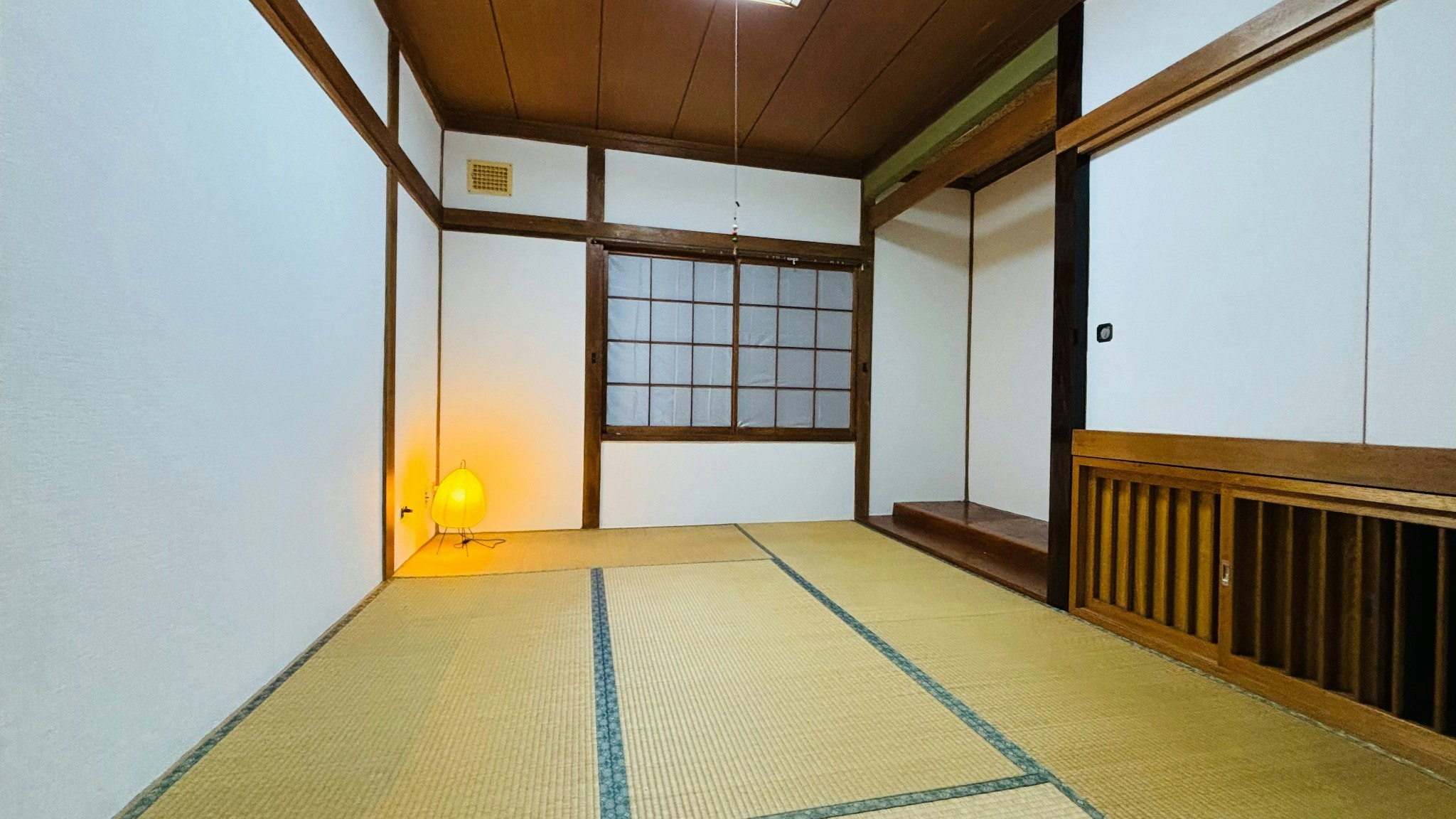 昭和の雰囲気が漂う広々とした2階建ての宿(1 階貸切)
