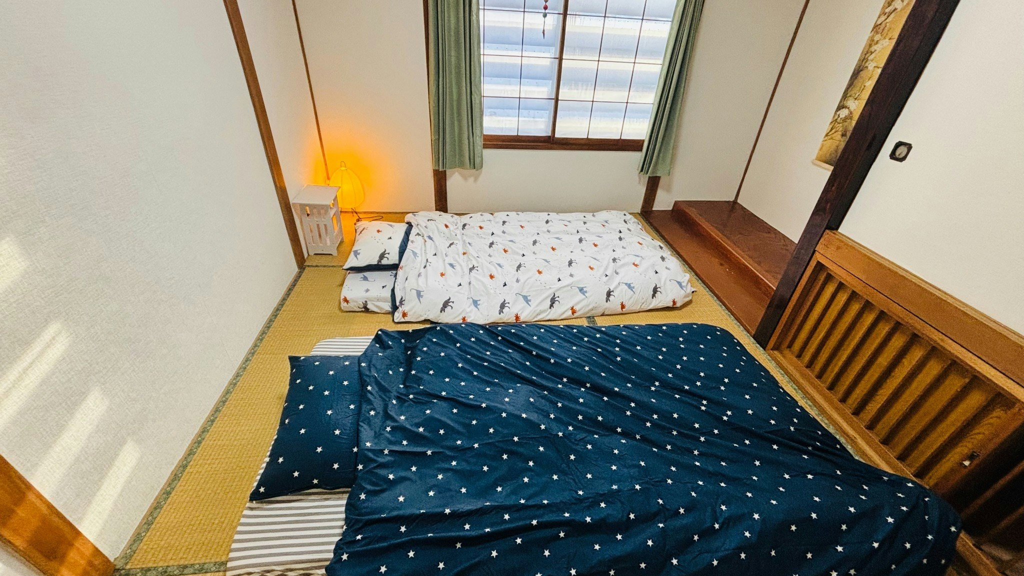 昭和の雰囲気が漂う広々とした2階建ての宿(1 階貸切)