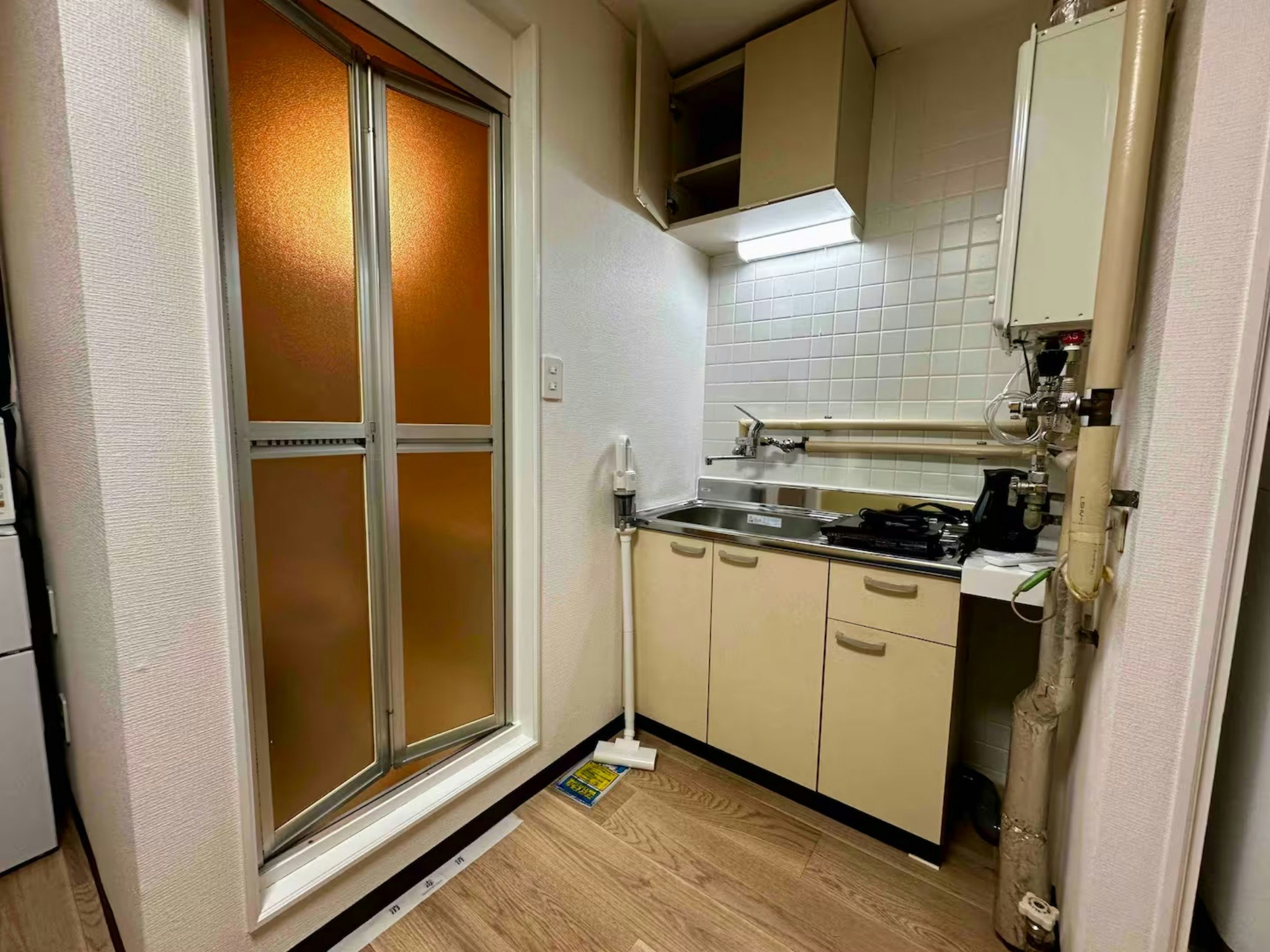 【1】地下鉄駅徒歩7分の格安アパートメント 最大2名滞在可でネット無料エアコンも完備