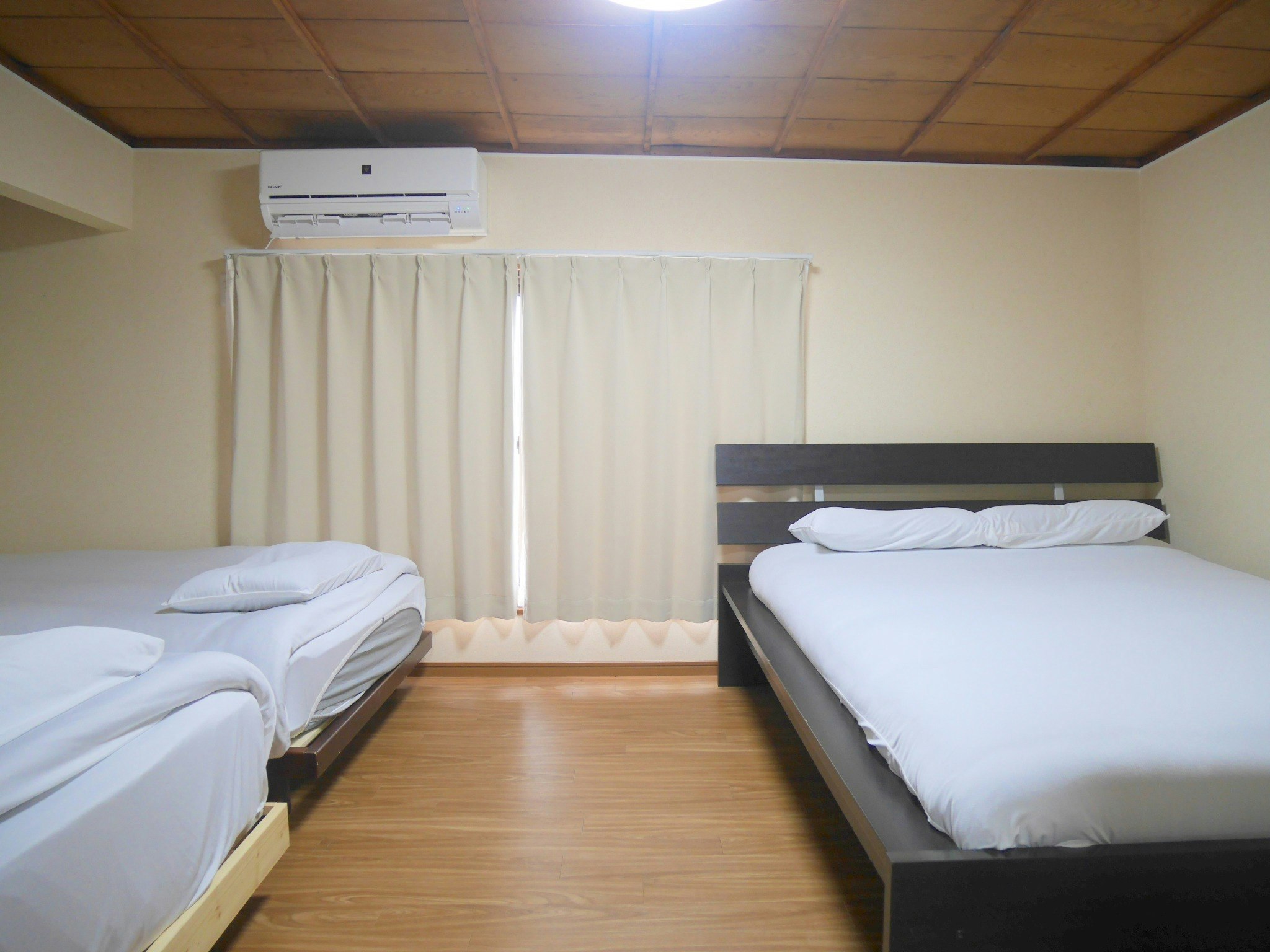 天下茶屋駅徒歩8分!最大10人宿泊可!広々70m2!寝室3部屋!高速Wifi接続可!