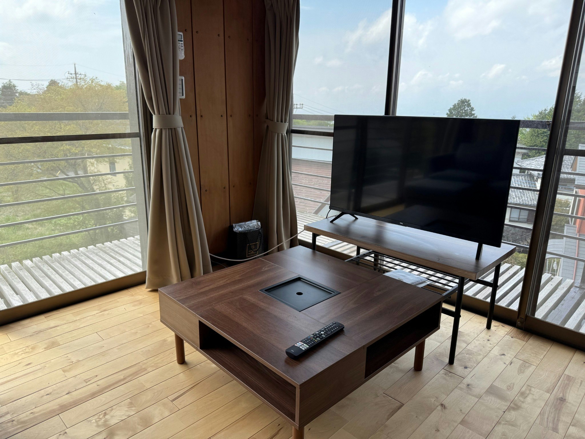 岩風呂で天然温泉を楽しむ宿/一棟貸し/寝室3部屋9名/大人数可/2階から富士山が見れる