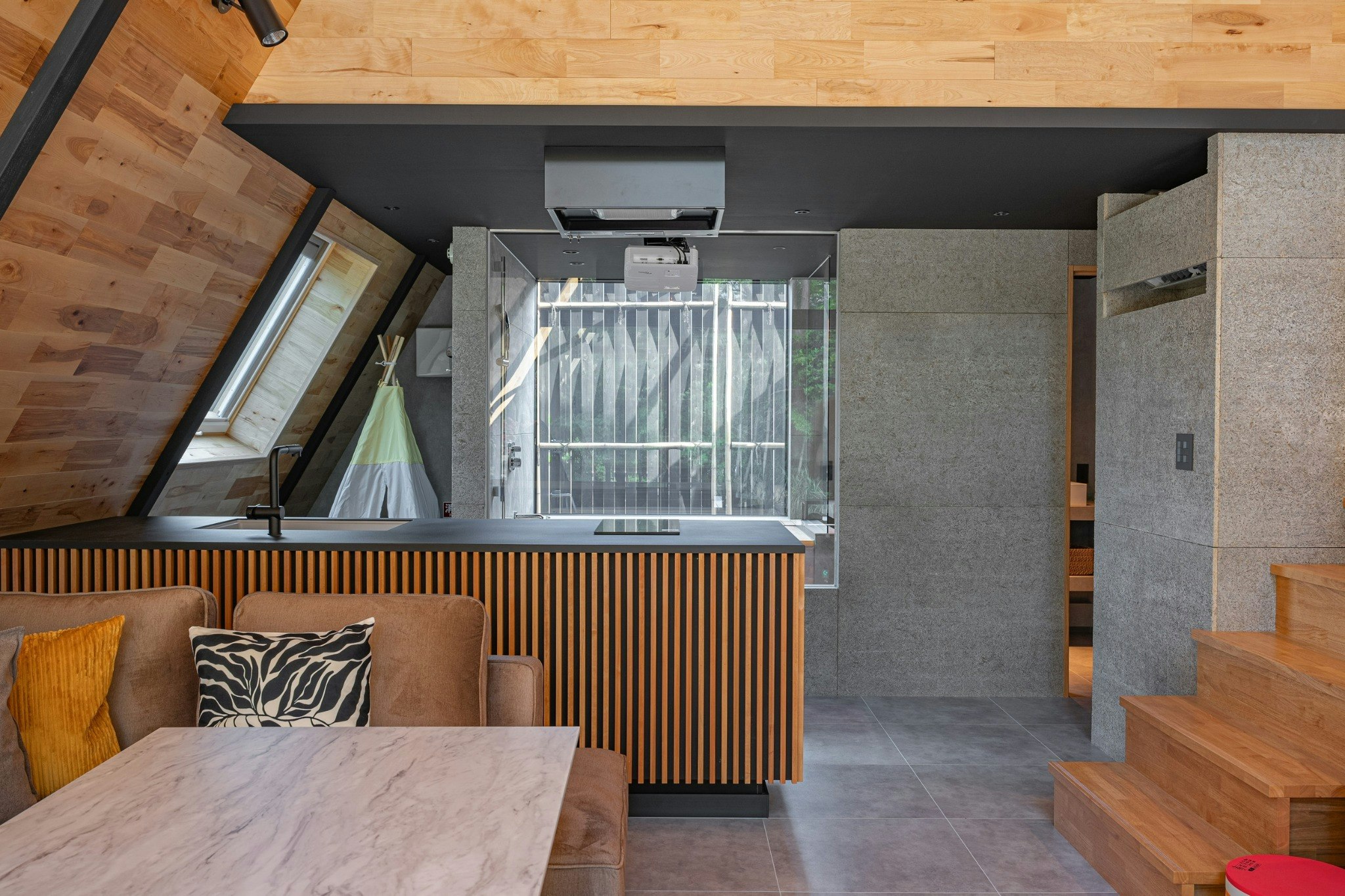 景色を切り取る/特別な別荘/半露天風呂