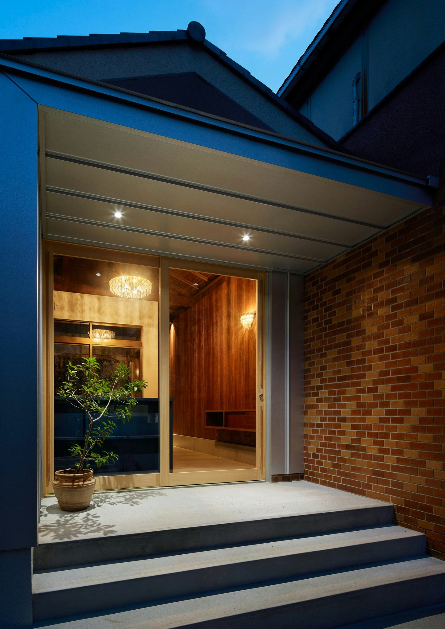 JR大津駅徒歩10分。広々としたゲストハウス。近くにサウナ銭湯有り