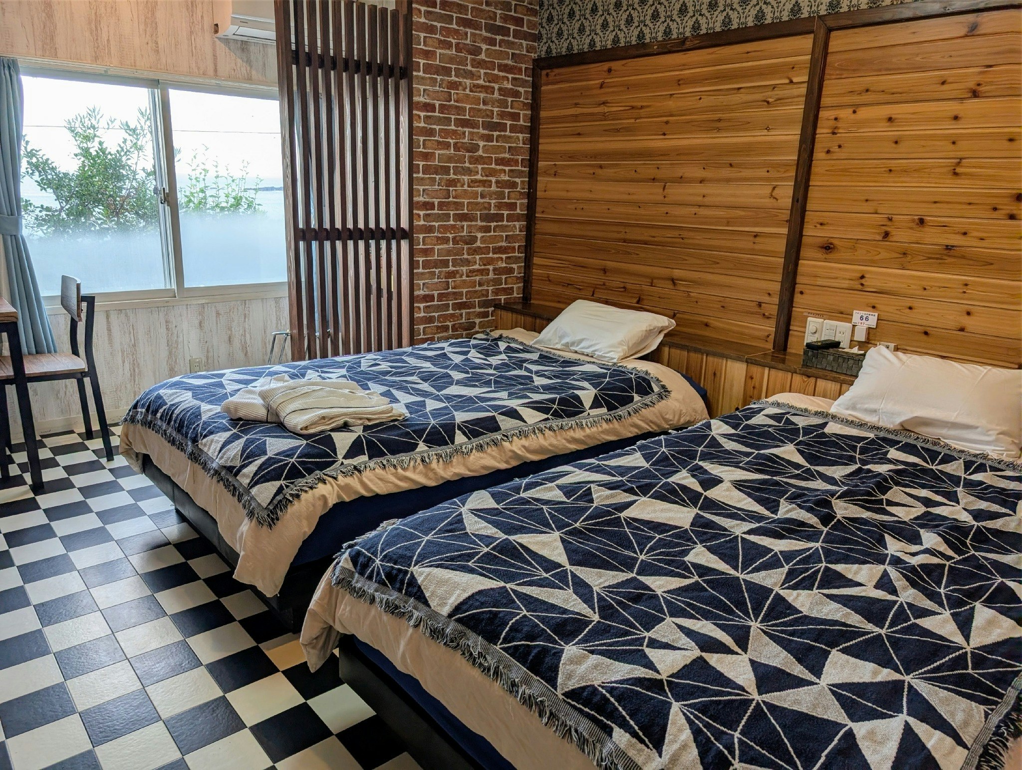 窓から日本海を感じるツインルーム