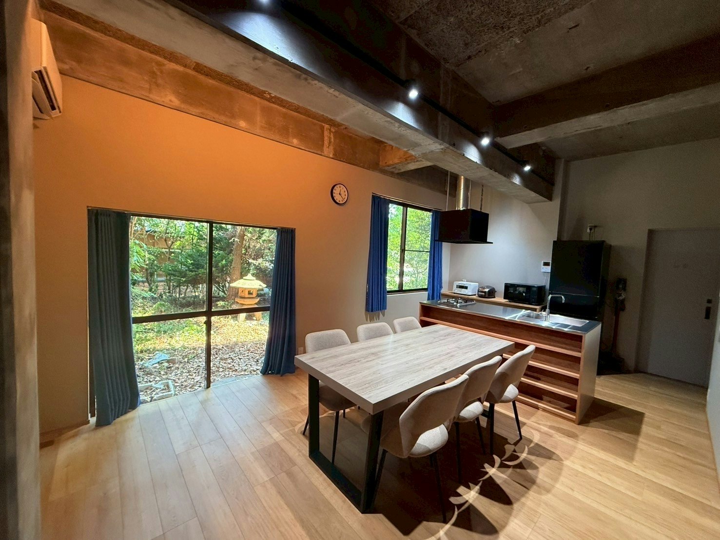 海の見える一棟貸し。最大9名。