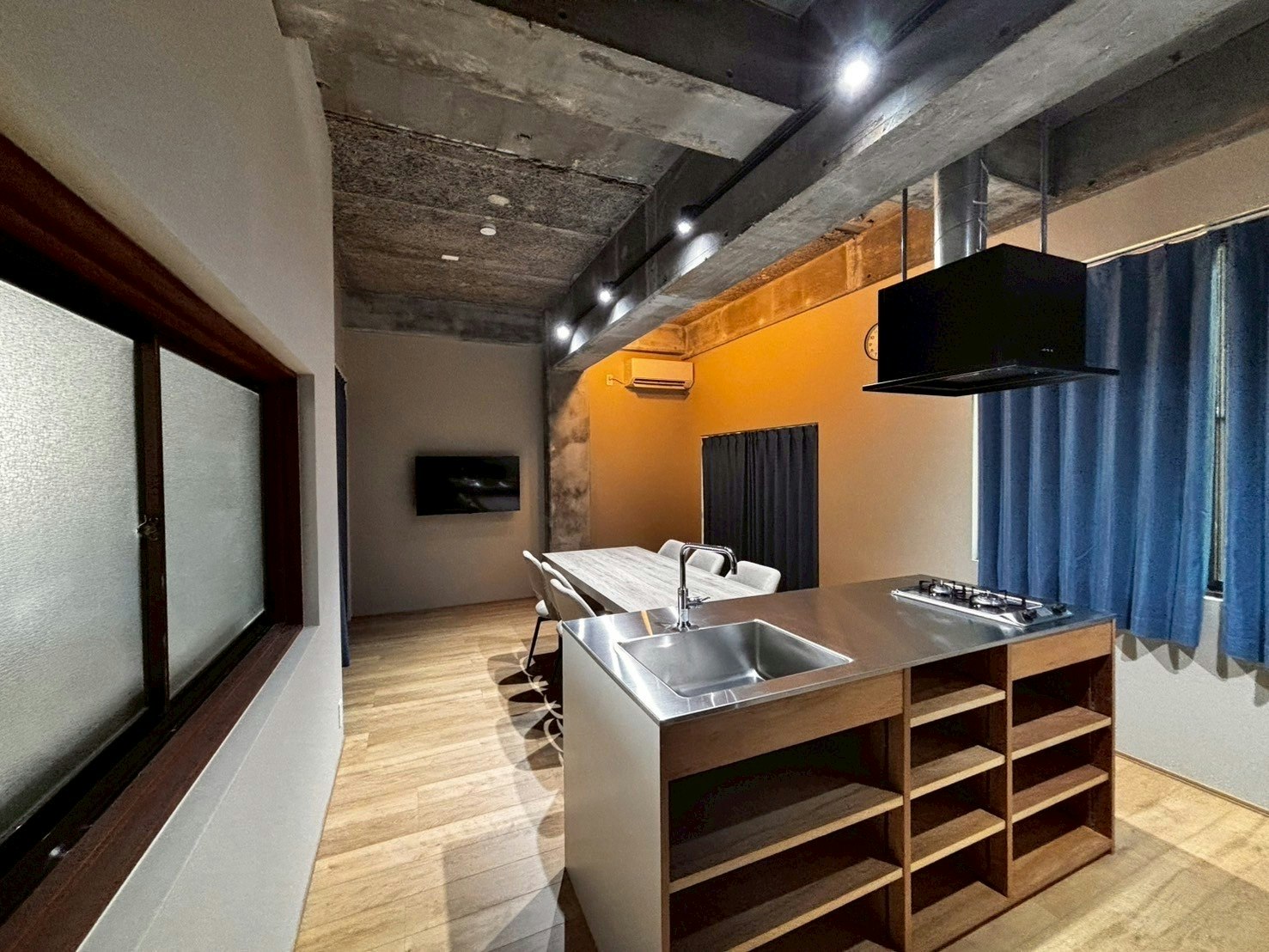 海の見える一棟貸し。最大9名。