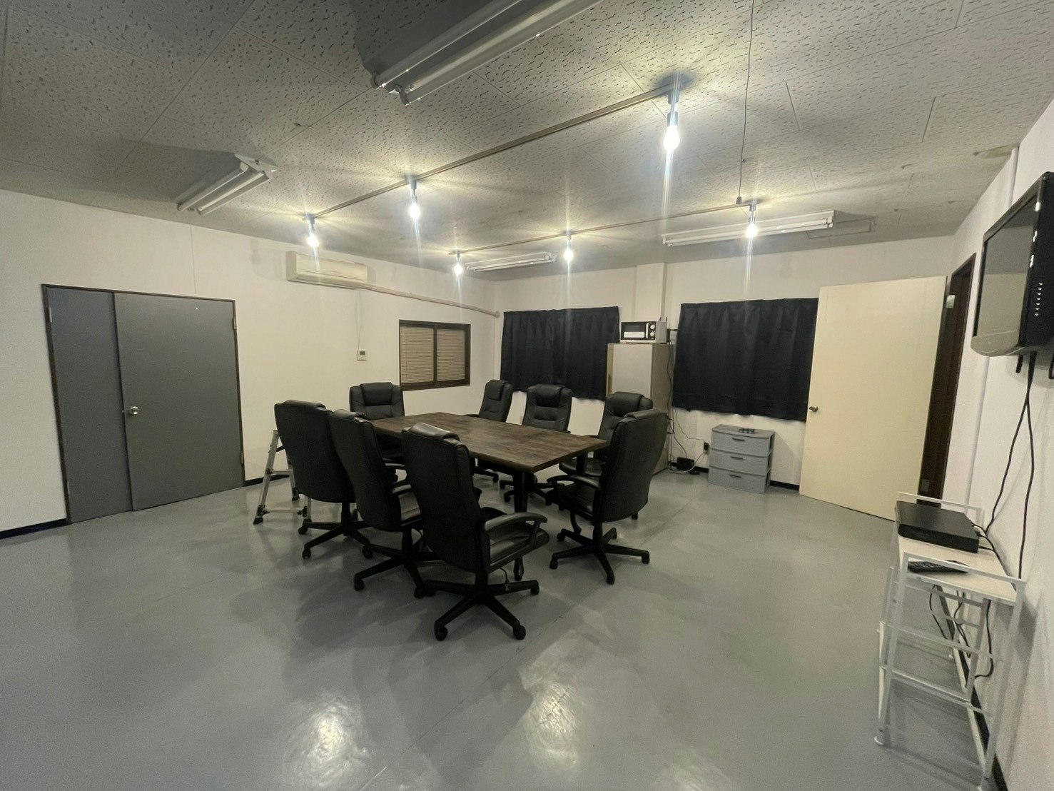 家族友達企業団体の宿泊会議研修作業向け1棟まるごと多目的ホール