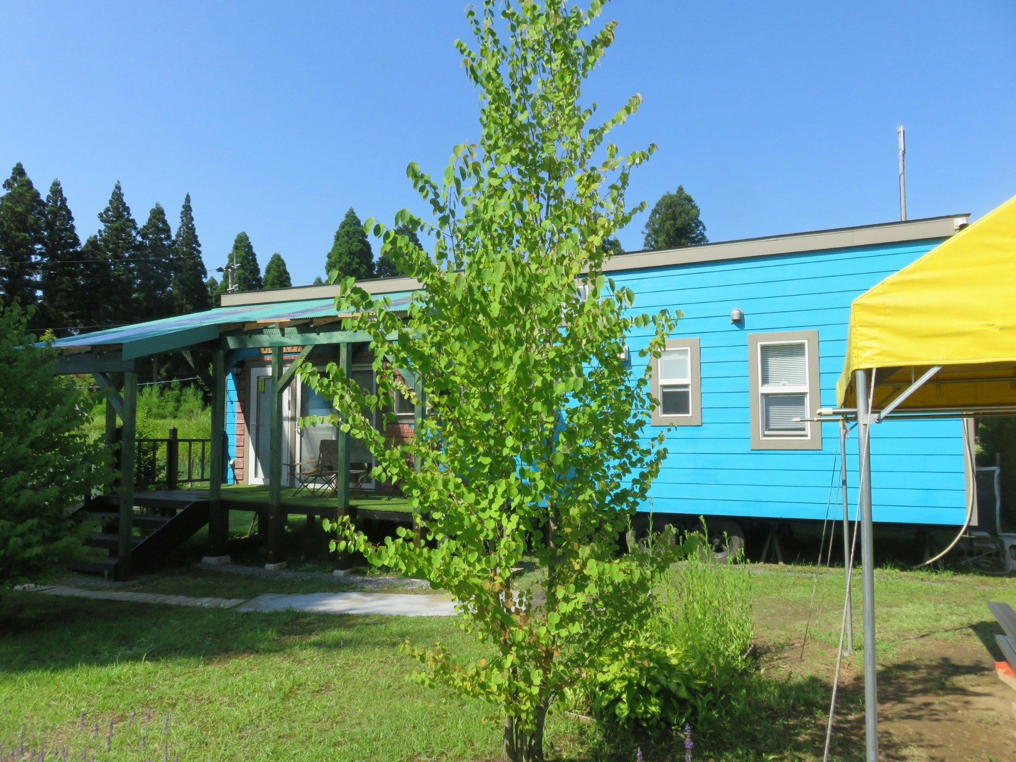 最大級のトレーラハウス、ロフト付きで窓も沢山設けてあり大自然が家の中からでも堪能できます。