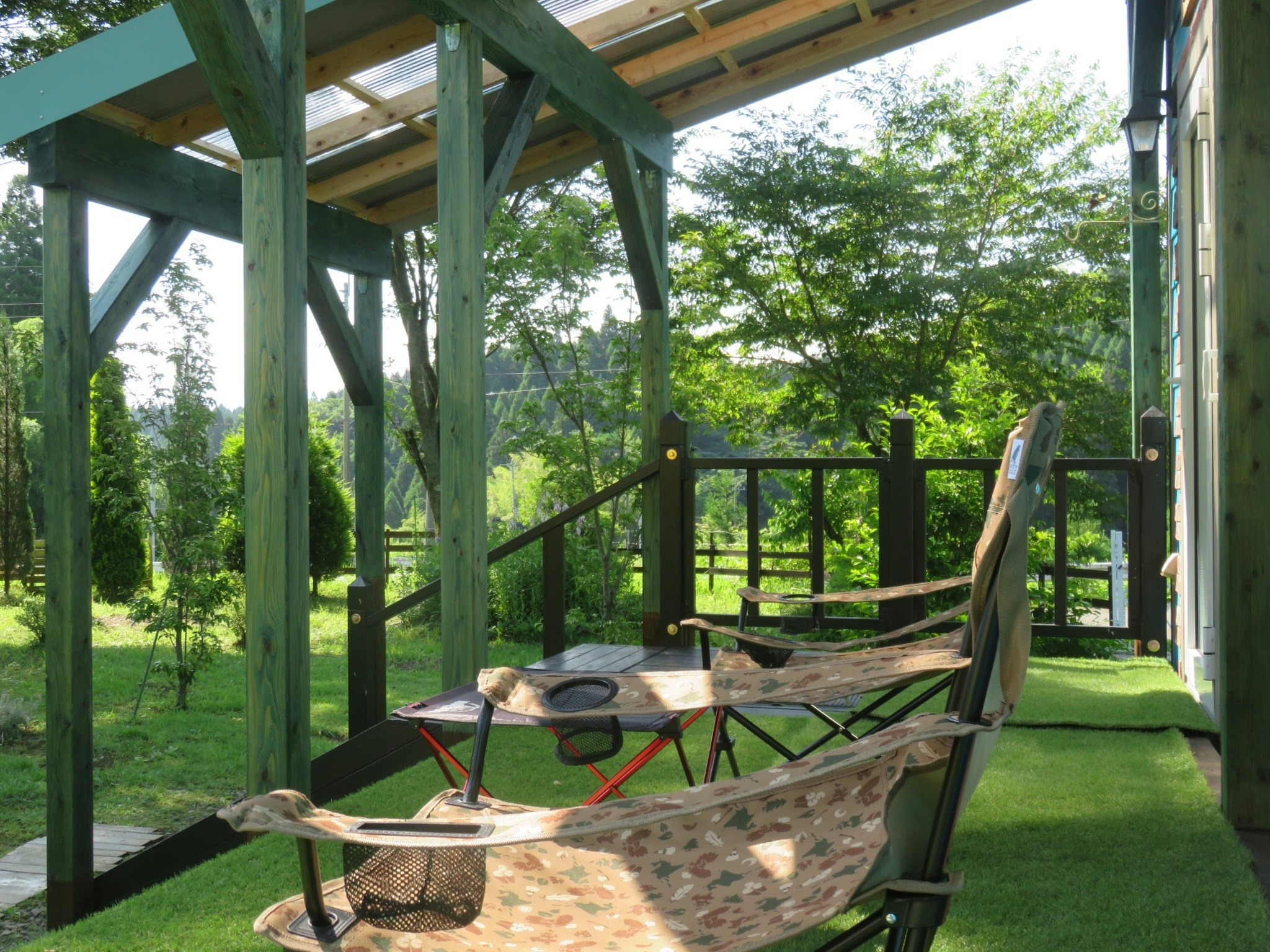 最大級のトレーラハウス、ロフト付きで窓も沢山設けてあり大自然が家の中からでも堪能できます。