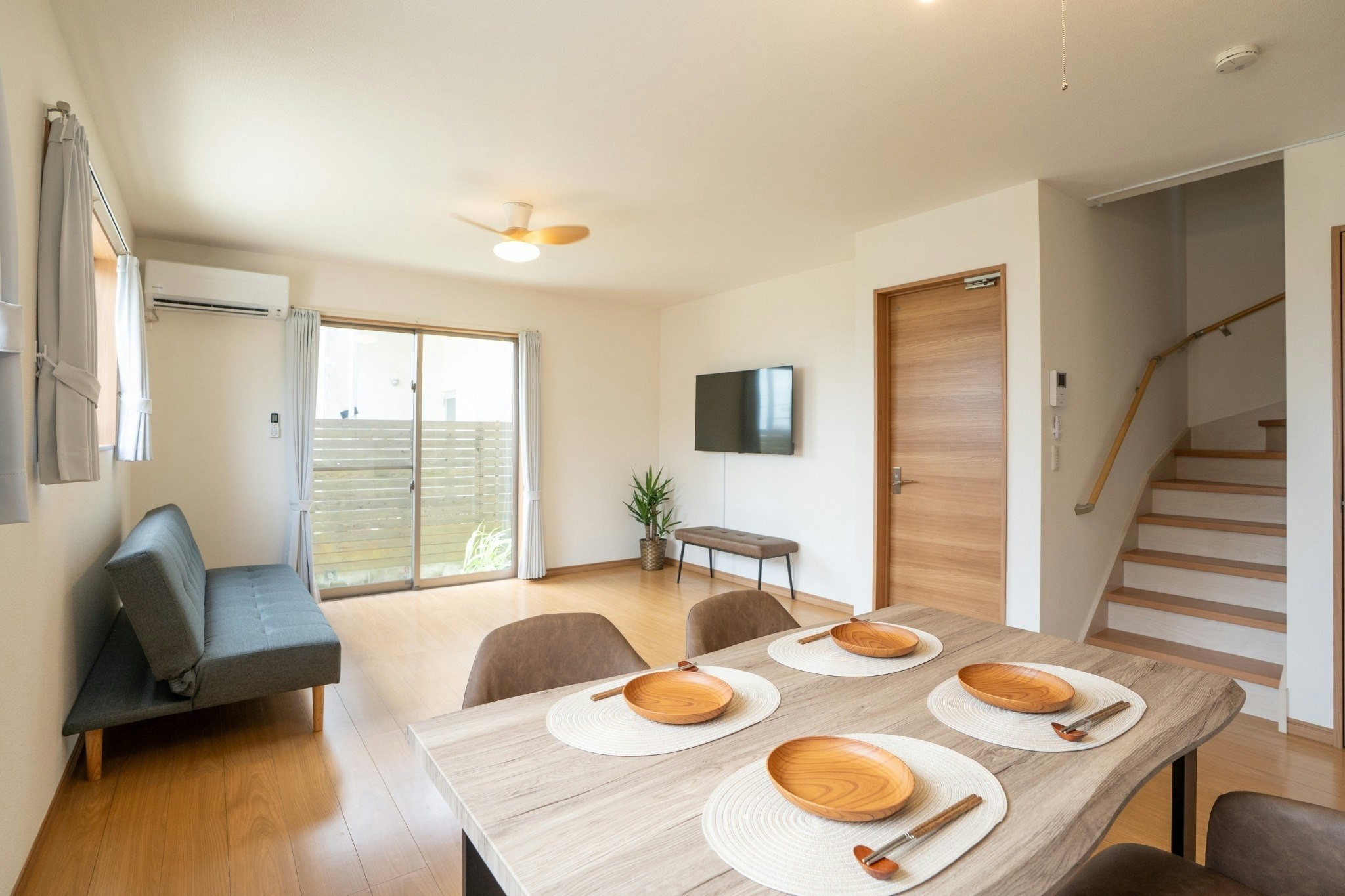 NEW OPEN【一棟貸切】94m2の快適空間|高台・海まで徒歩5分&駐車3台&海望む2階ベランダ