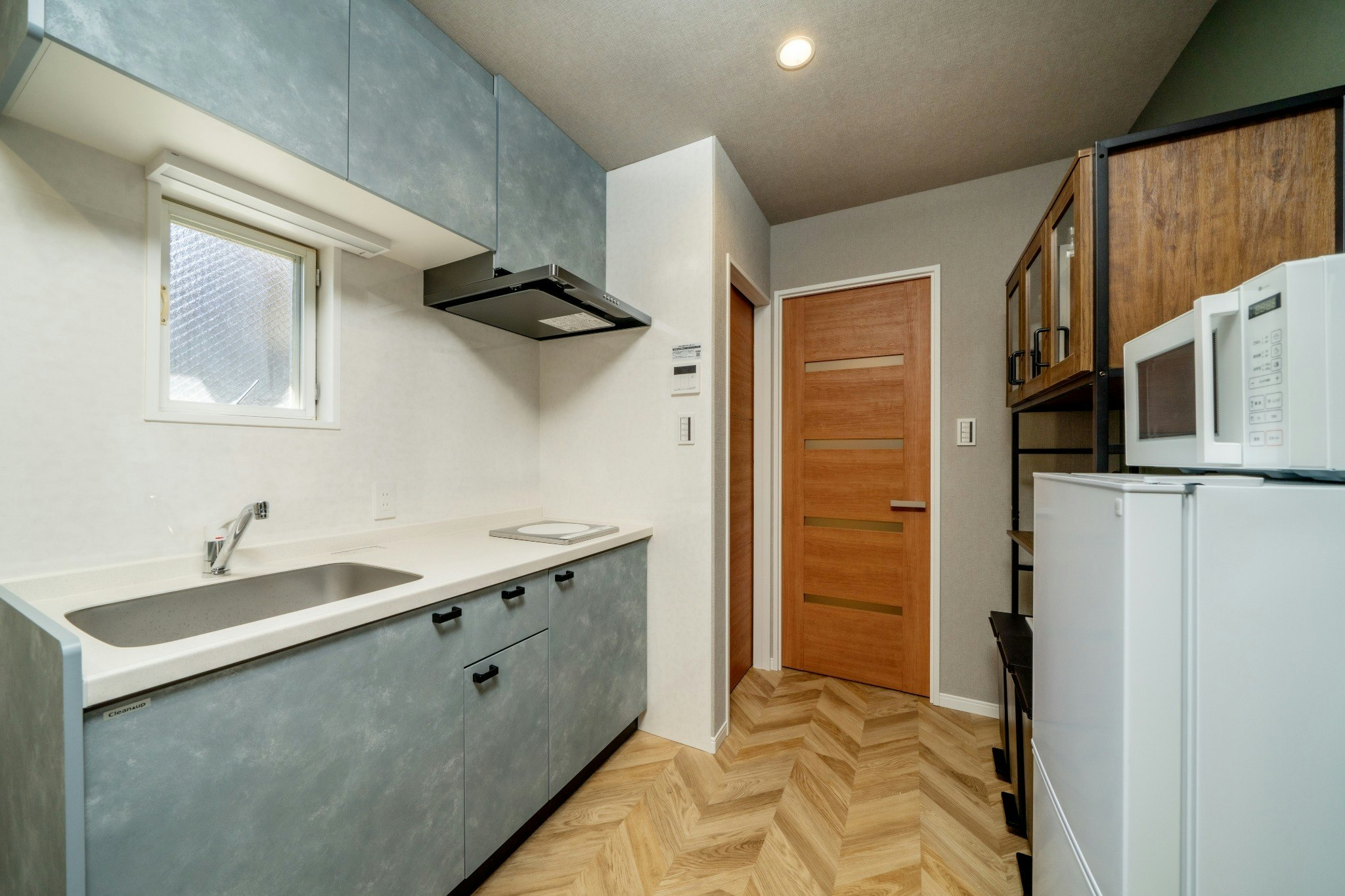 #201 京急蒲田駅徒歩5分/JR蒲田駅8分/東京、横浜観光に最適/アパート1室貸切6名まで