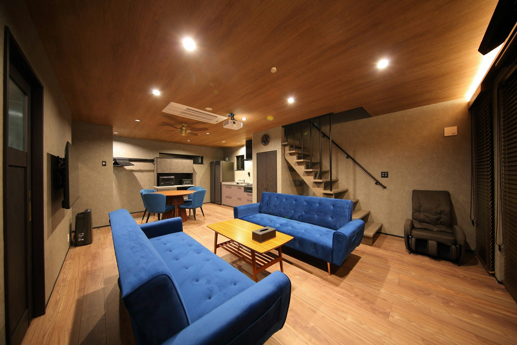 2025年新築!高級家具家電付き 森の高級デザイン別荘!BBQ可!最大14名 河口湖ICから10分