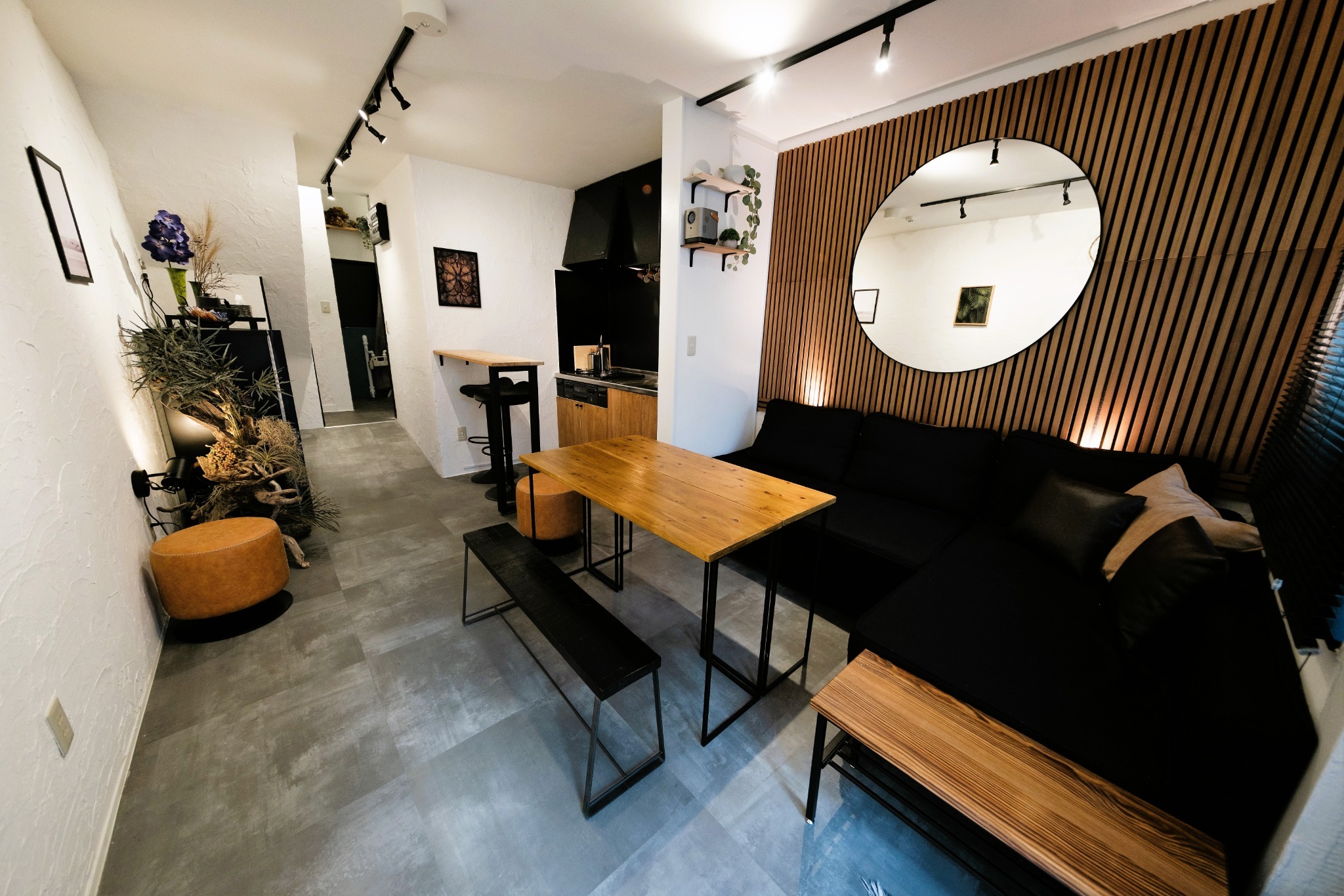 都立家政徒歩1分!新宿直通15分!アートでお洒落な2階建て一軒家/最大6名