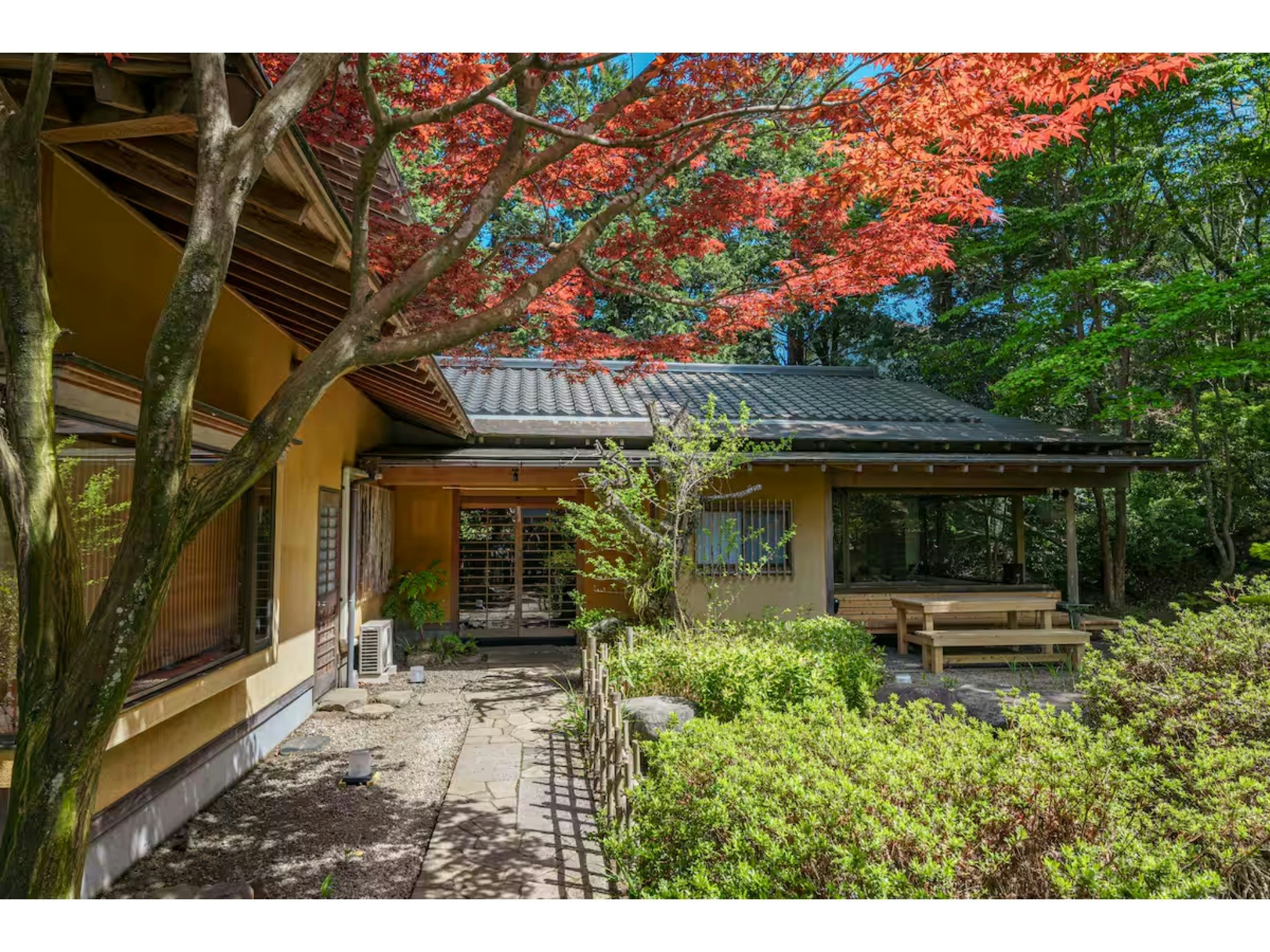 【禁煙】自然豊かな和モダン温泉宿 4LDK 200m2 のプライベート空間!