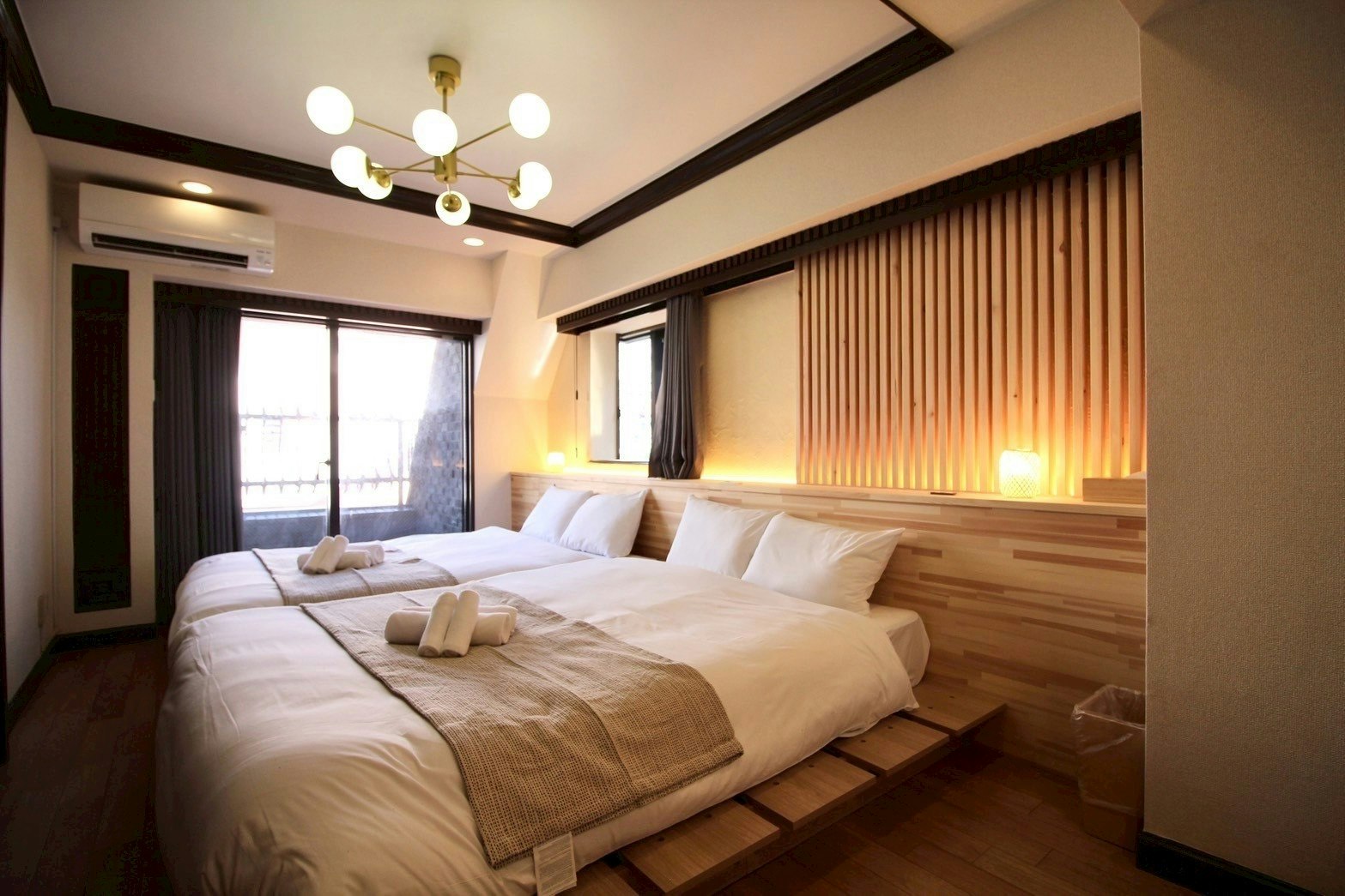 新宿駅まで徒歩圏内の好立地な2LDK物件/最大12名様宿泊可能/オシャレ空間【広々一部屋貸切】