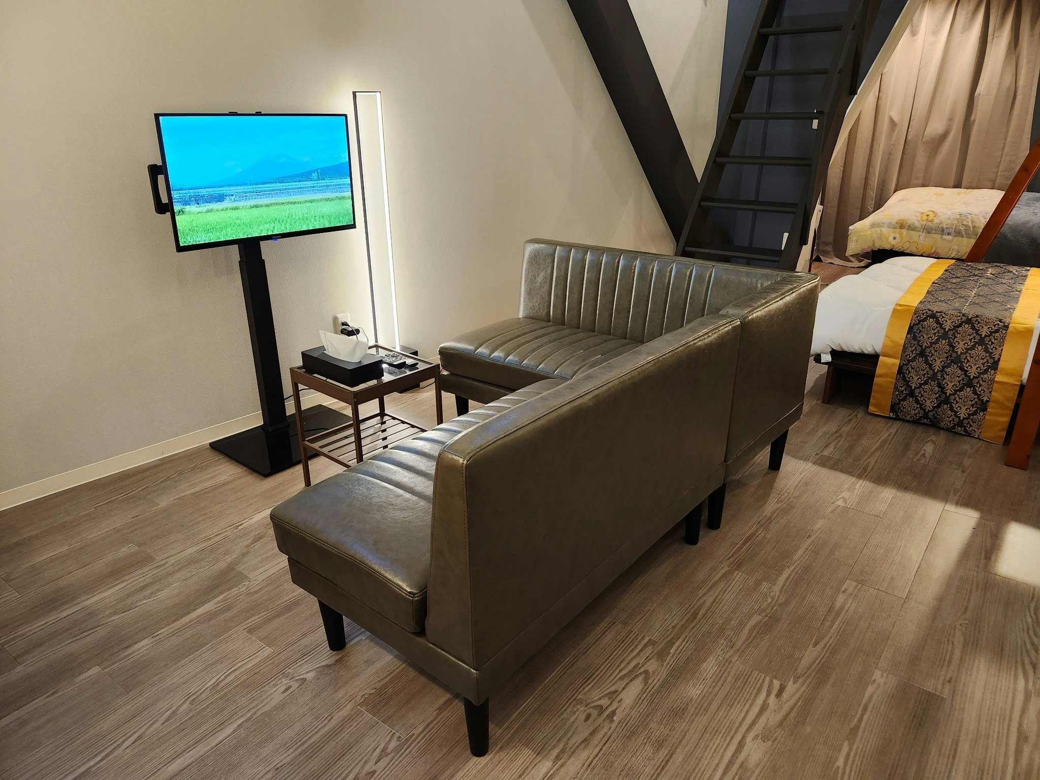 バス停目の前!羽田空港・蒲田駅からのアクセス抜群 /広々62m2アパートで過ごす快適な旅