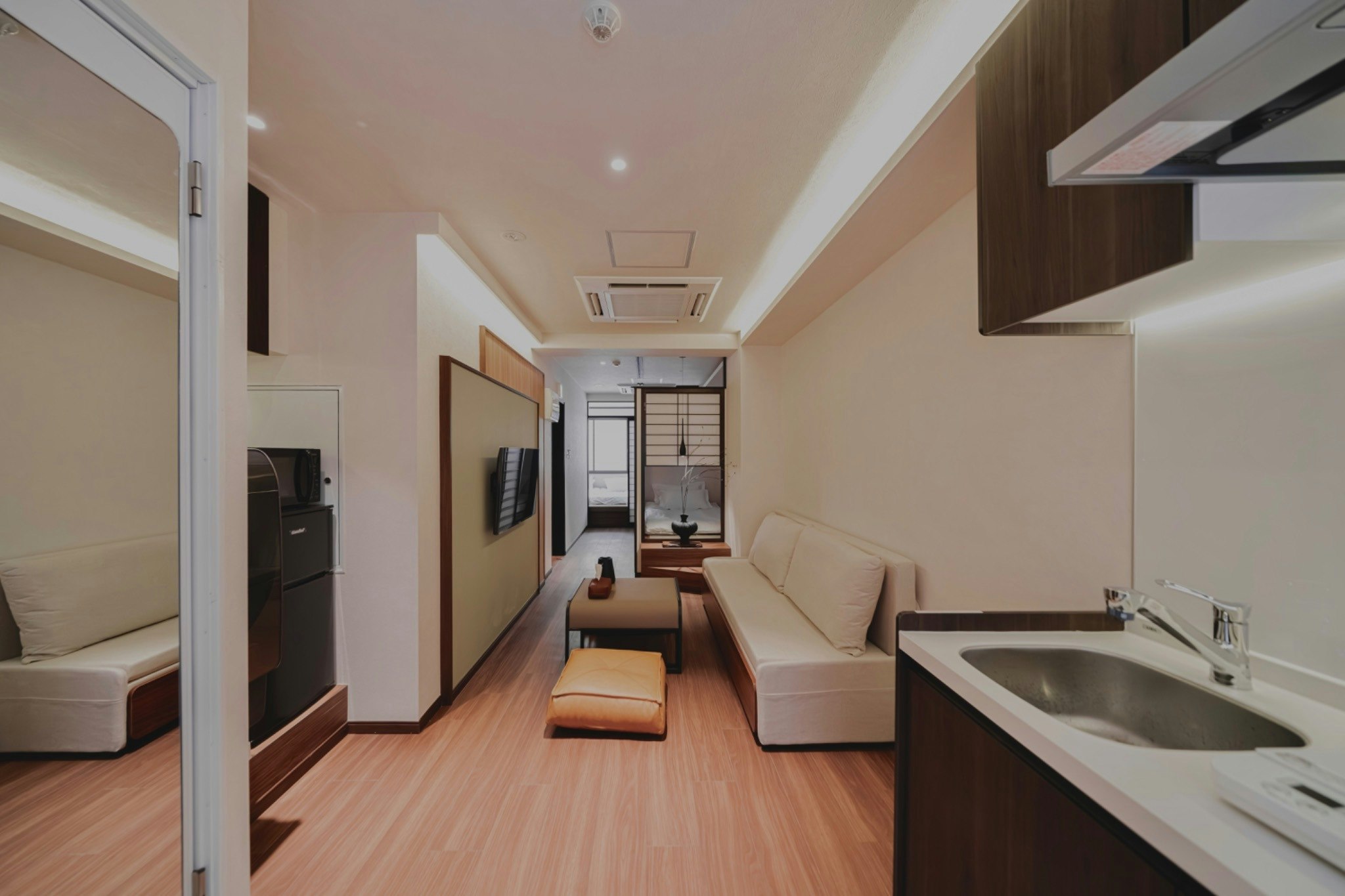 秋葉原駅徒歩4分・羽田空港直通|和モダン畳付33m2ルーム【最大5名】