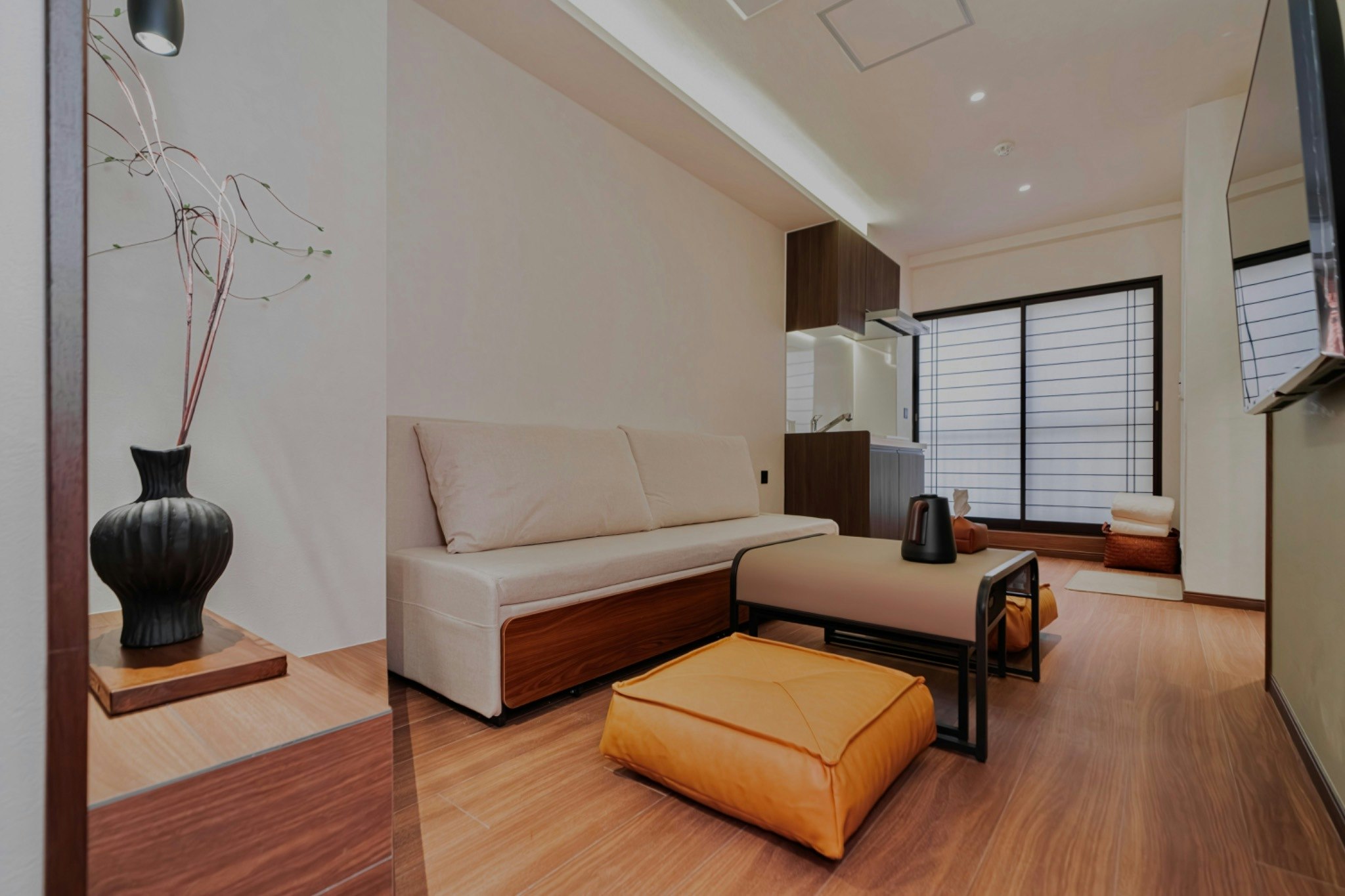 秋葉原駅徒歩4分・羽田空港直通|和モダン畳付33m2ルーム【最大5名】