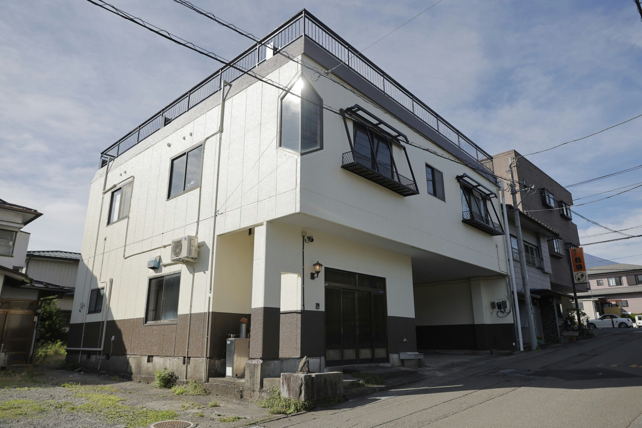 日本のアートを宿に込め/屋上の壮大な景色/サムライホテル富士山