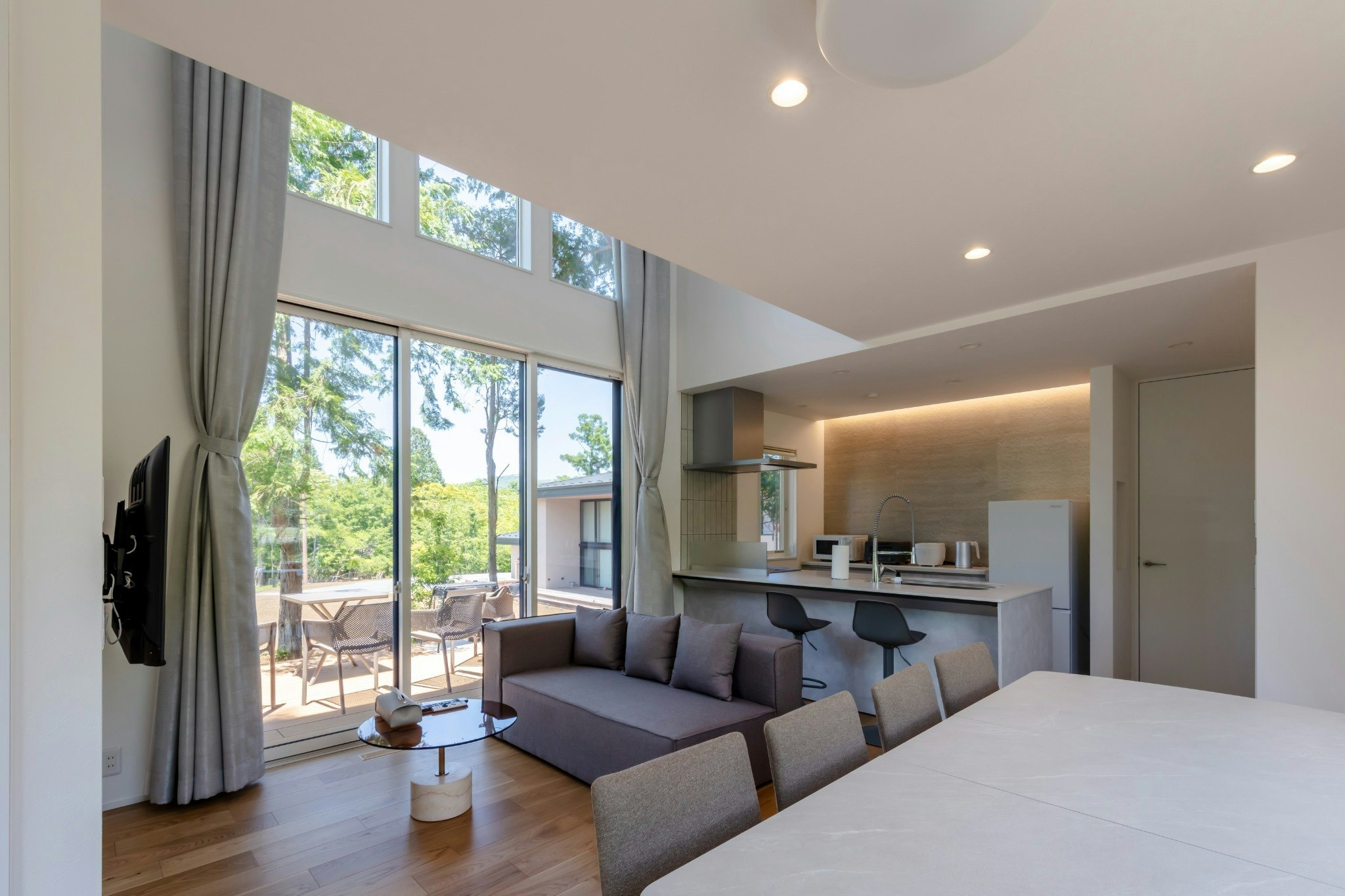 自然に囲まれた山中湖ビューの貸別荘/最大10名/BBQ可/新築3LDK/観光スポット充実