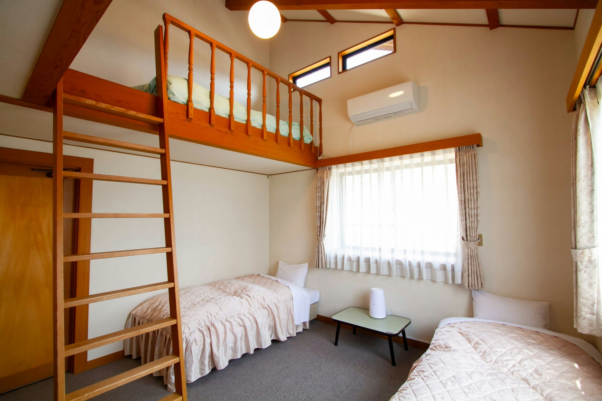 202号室 2名ベット 2名ロフト 定員4名様