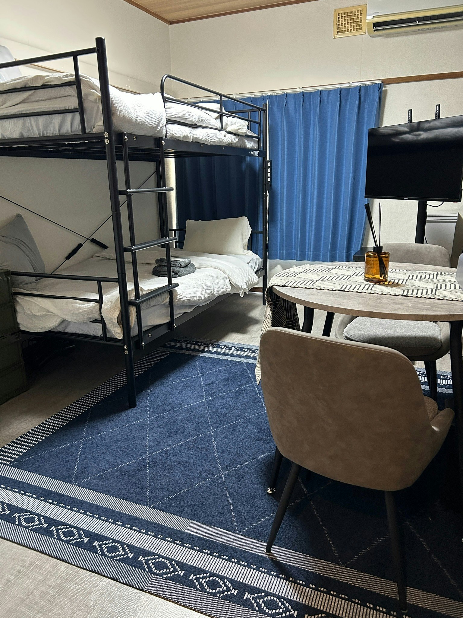 丸まる貸切で便利、観光から出張や留学まで中長期の滞在に最適。駐車場1台分完備