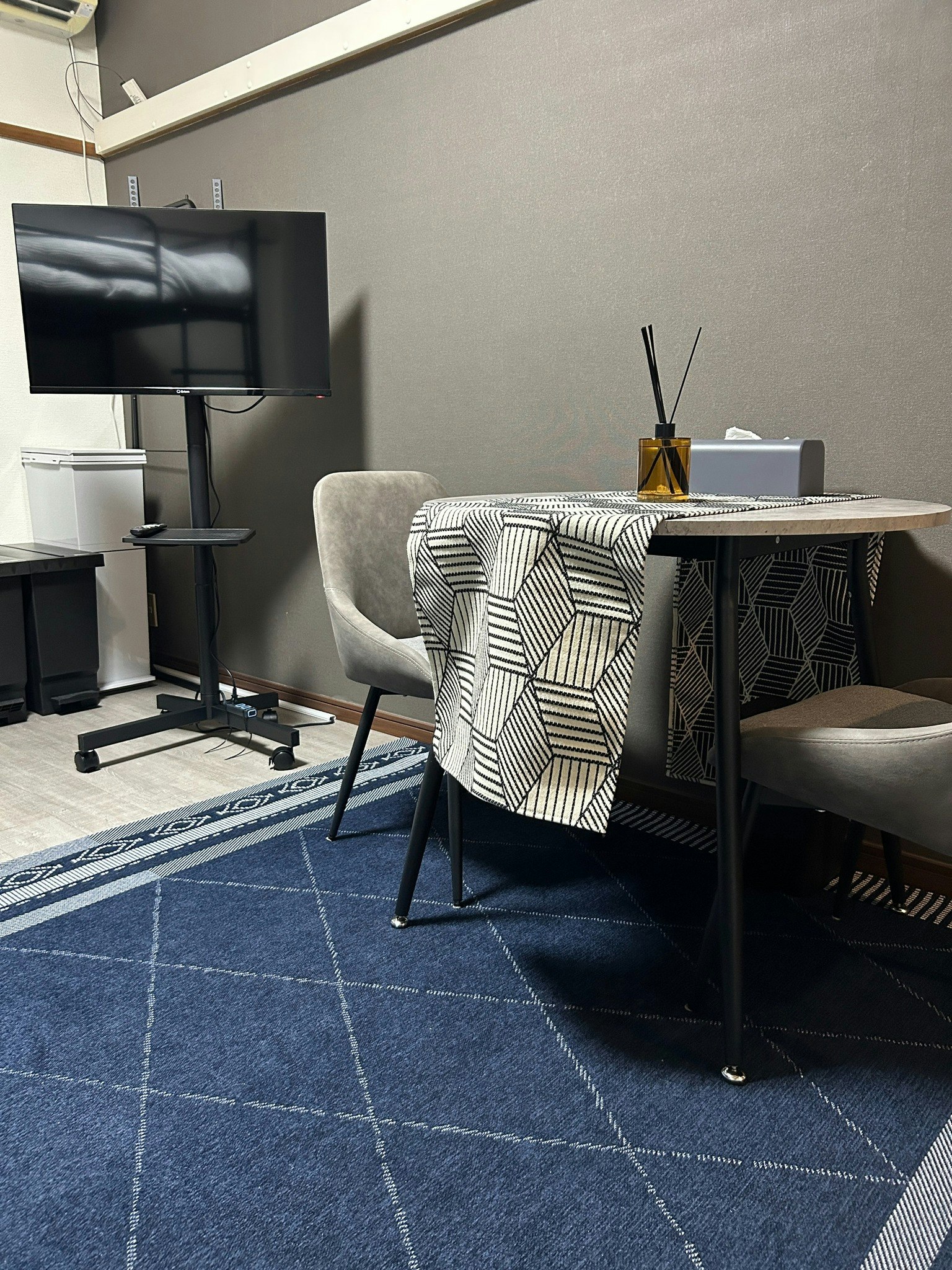 丸まる貸切で便利、観光から出張や留学まで中長期の滞在に最適。駐車場1台分完備