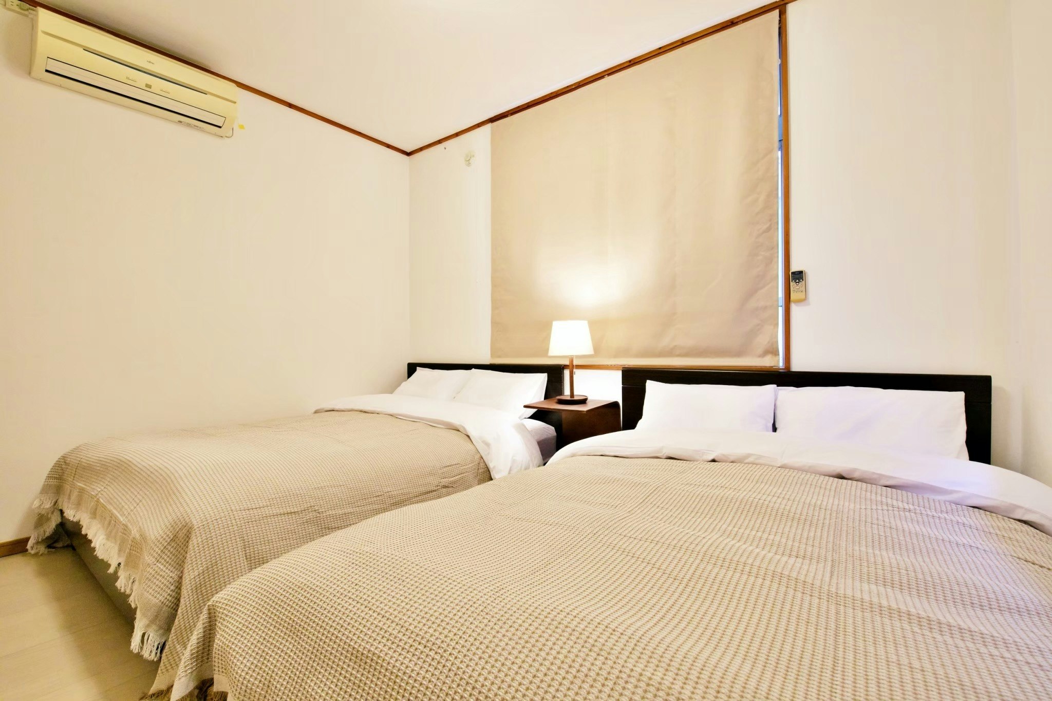 青の洞窟至近*人気ビーチ多数*4LDKバルコニー付*ペット可*駐車場付*高速Wi-Fi ZA089