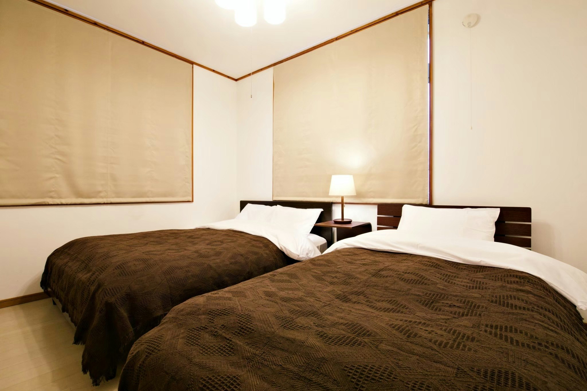 青の洞窟至近*人気ビーチ多数*4LDKバルコニー付*ペット可*駐車場付*高速Wi-Fi ZA089