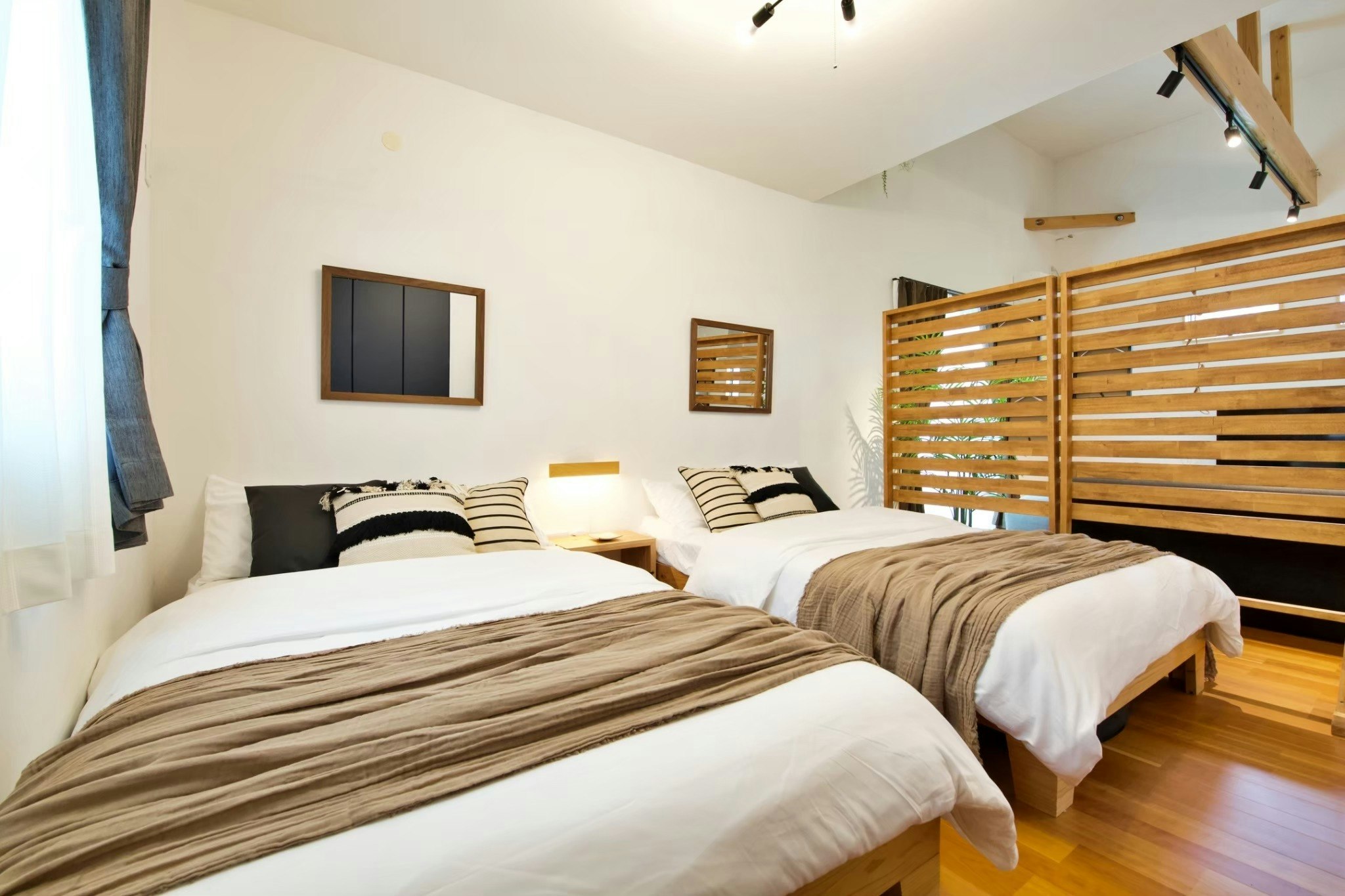 青の洞窟至近*人気ビーチ多数*4LDKバルコニー付*ペット可*駐車場付*高速Wi-Fi ZA089