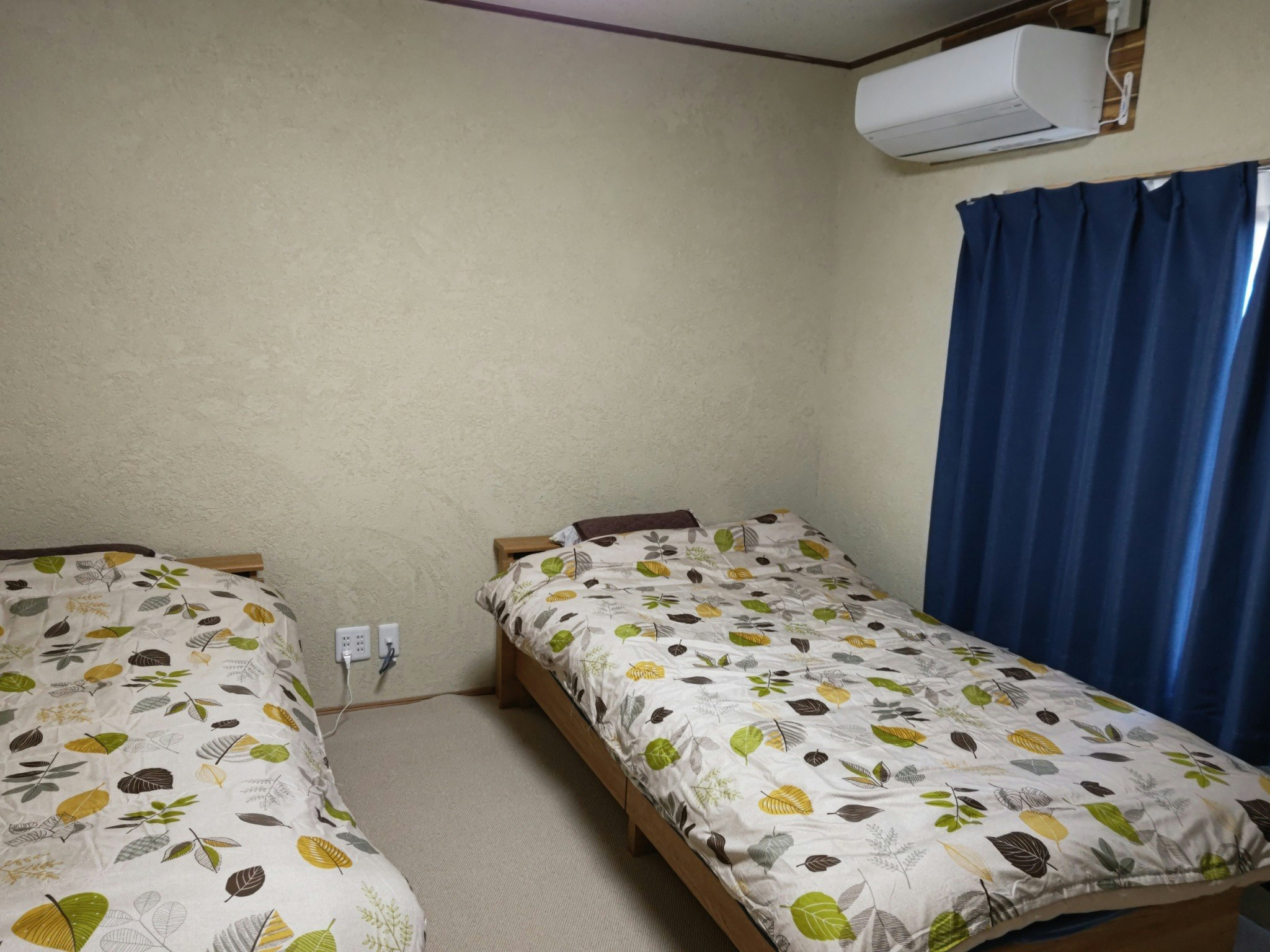 ベッドルーム シングルサイズ2台と和室8畳