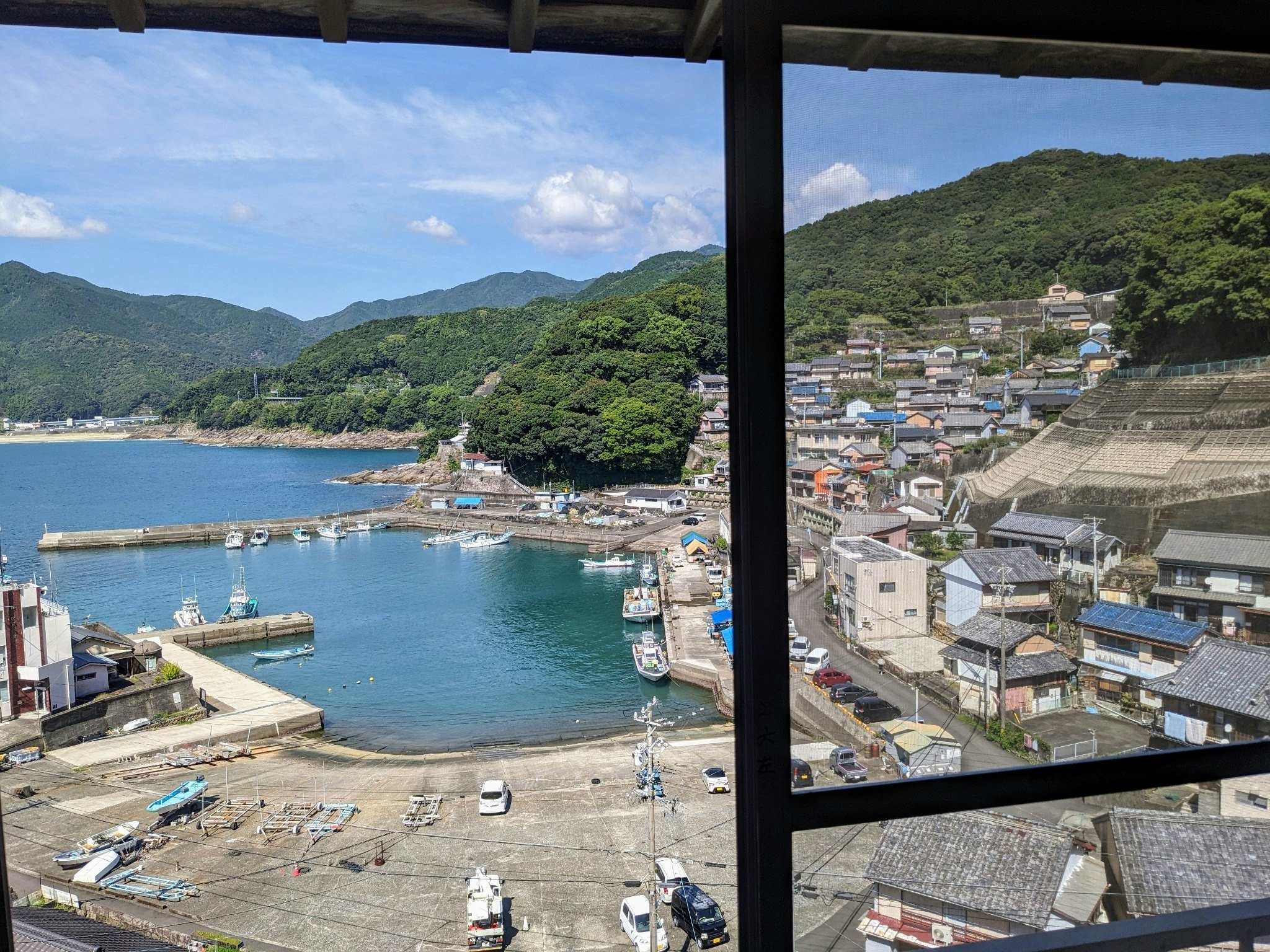 熊野の美しい海を見下ろす一棟貸しの宿