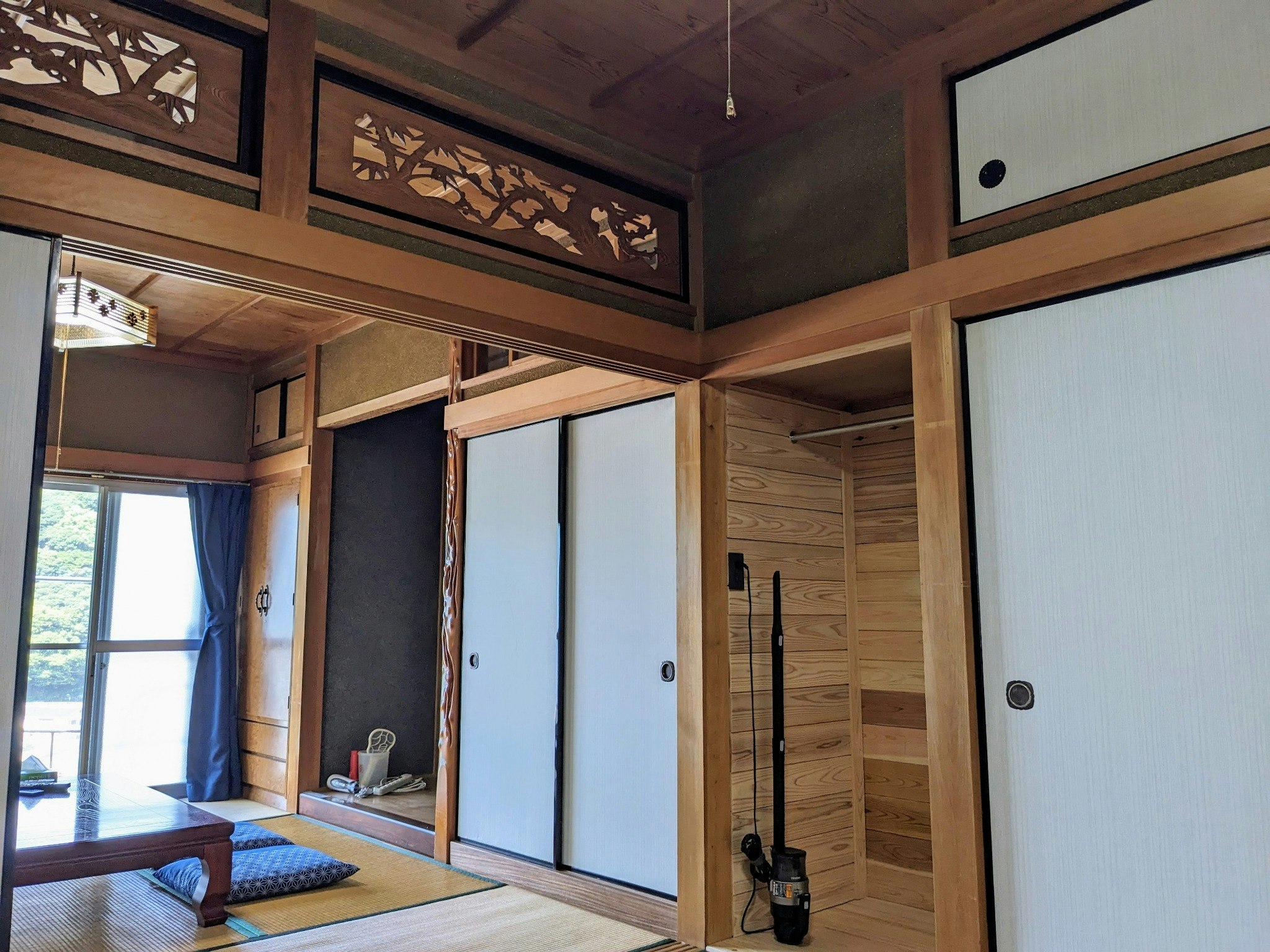 熊野の美しい海を見下ろす一棟貸しの宿