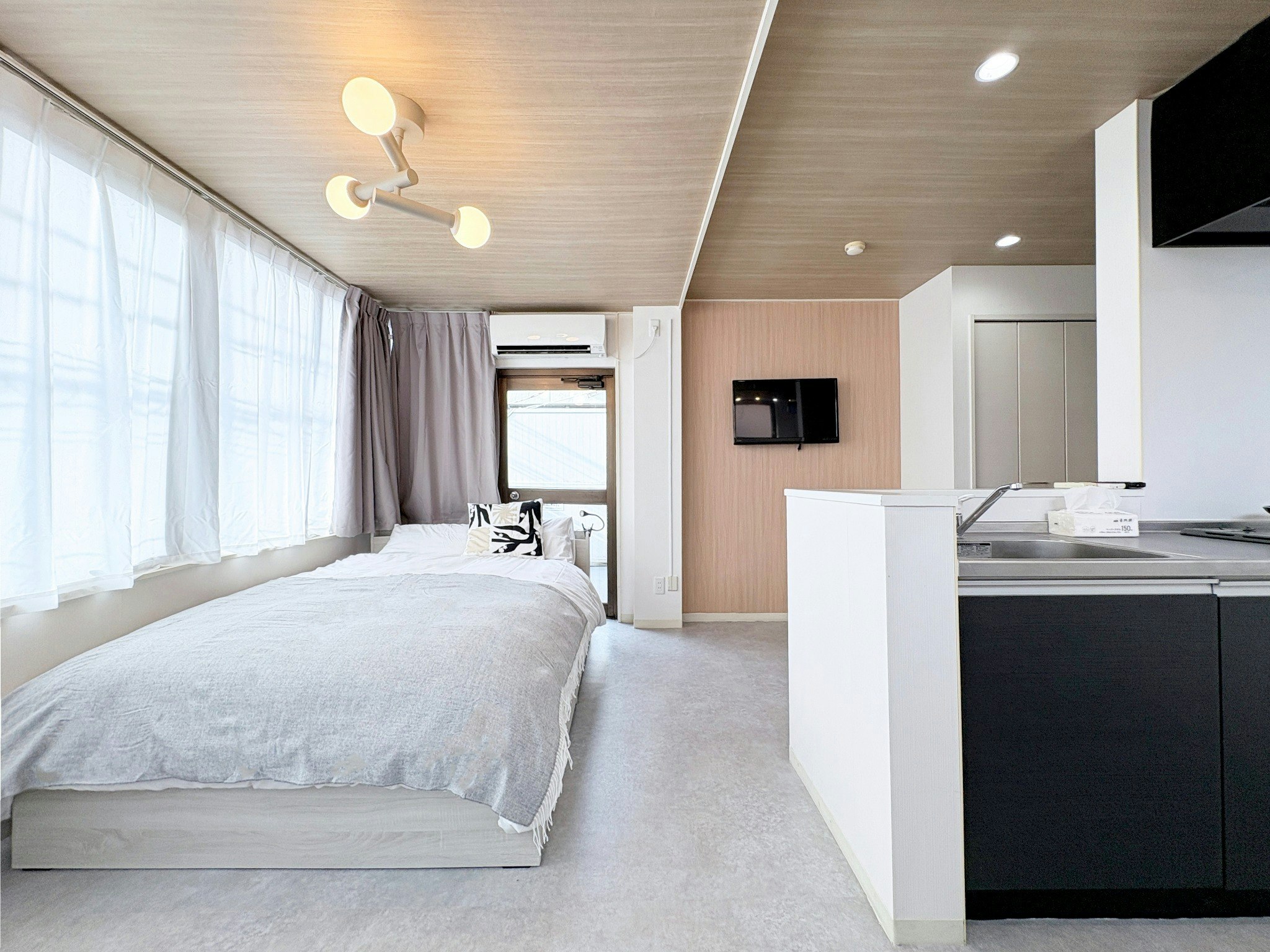 ダブルベッド+ソファーベッド 30m2 Modern Apt.|高速WIFI【#206】