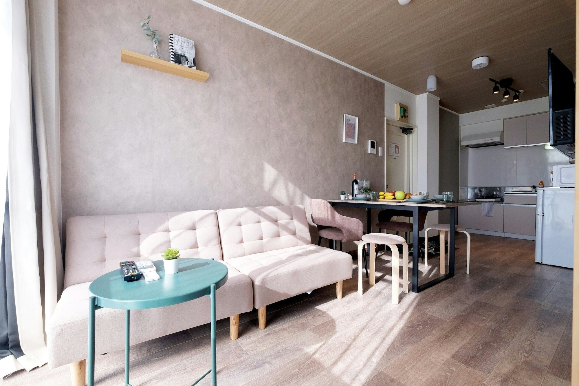 Cozy Apt.35m2 |上北沢駅2分・新宿13分|ダブルベッド2台+ソファーベッド【#305】