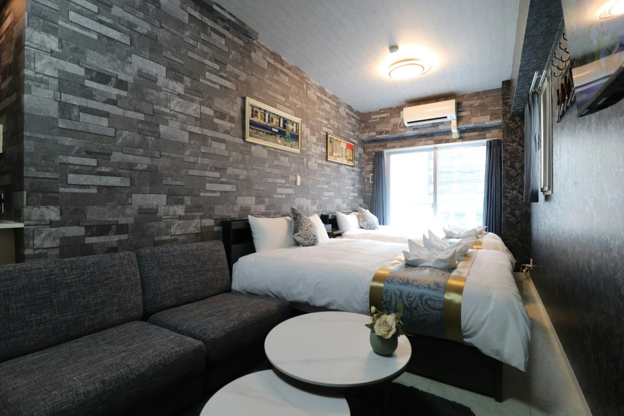 *心斎橋エリア*長堀橋駅徒歩3分|なんば・道頓堀徒歩すぐ*Wi-Fi、設備充実*デザインルーム701