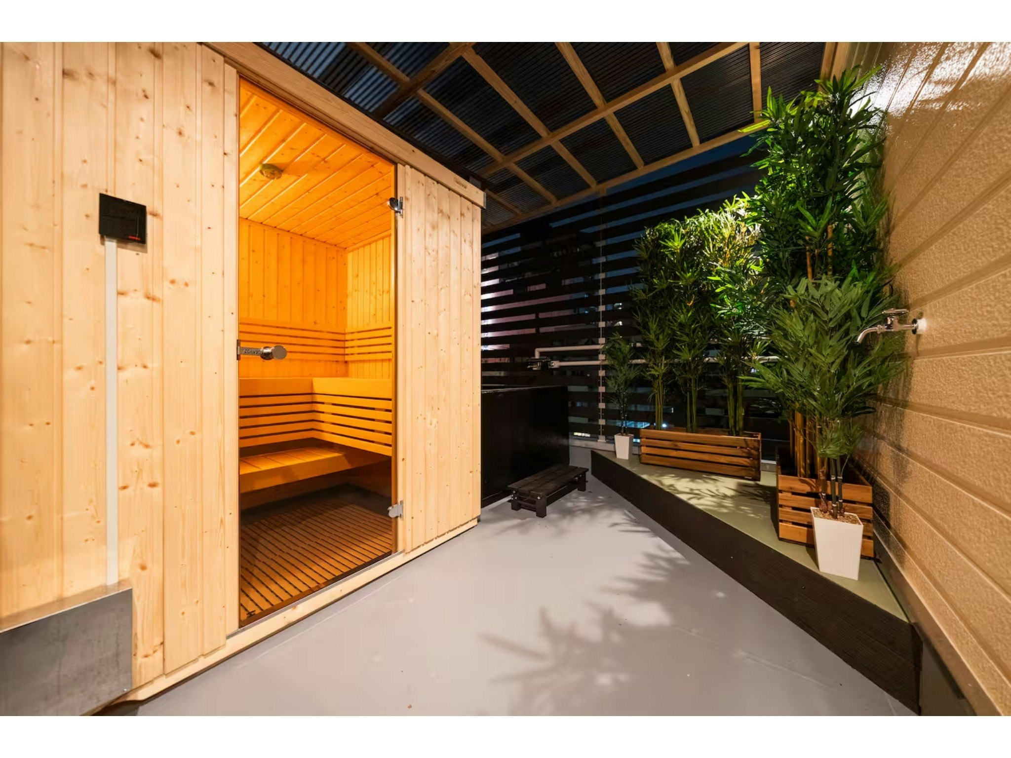 【禁煙】サウナ付きの貸切宿 USJ、万博会場近く/無料駐車場/寝室3/ベッド8台/バスルーム2台