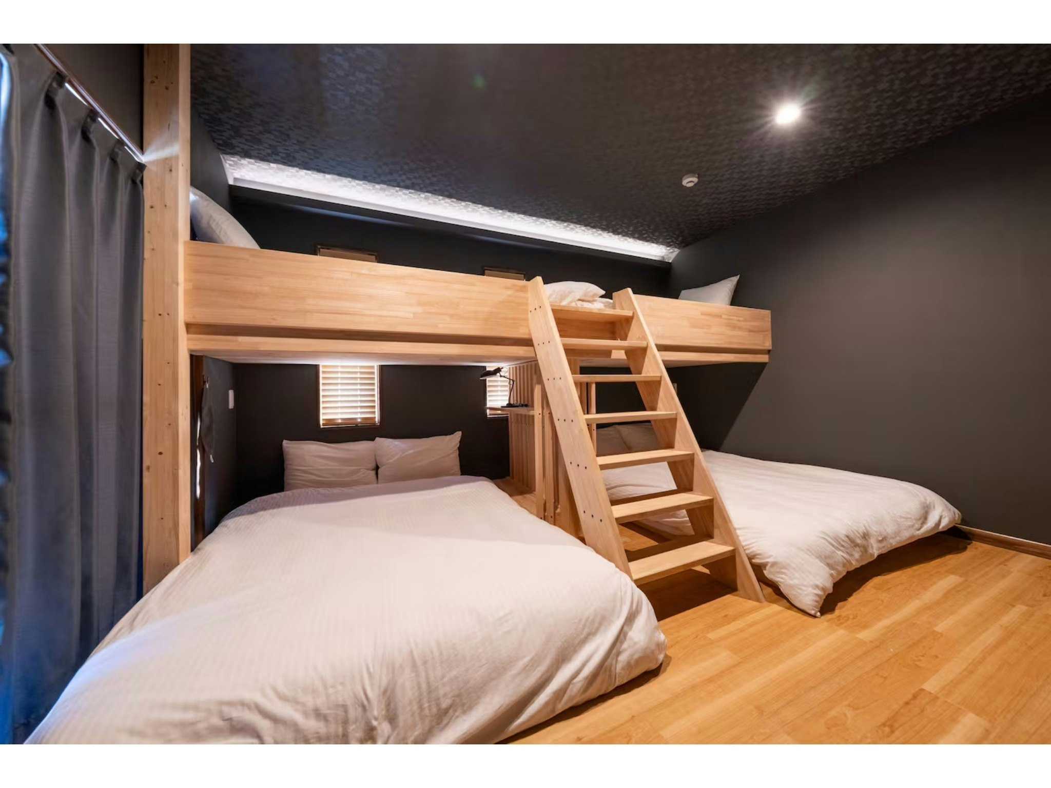 【禁煙】サウナ付きの貸切宿 USJ、万博会場近く/無料駐車場/寝室3/ベッド8台/バスルーム2台