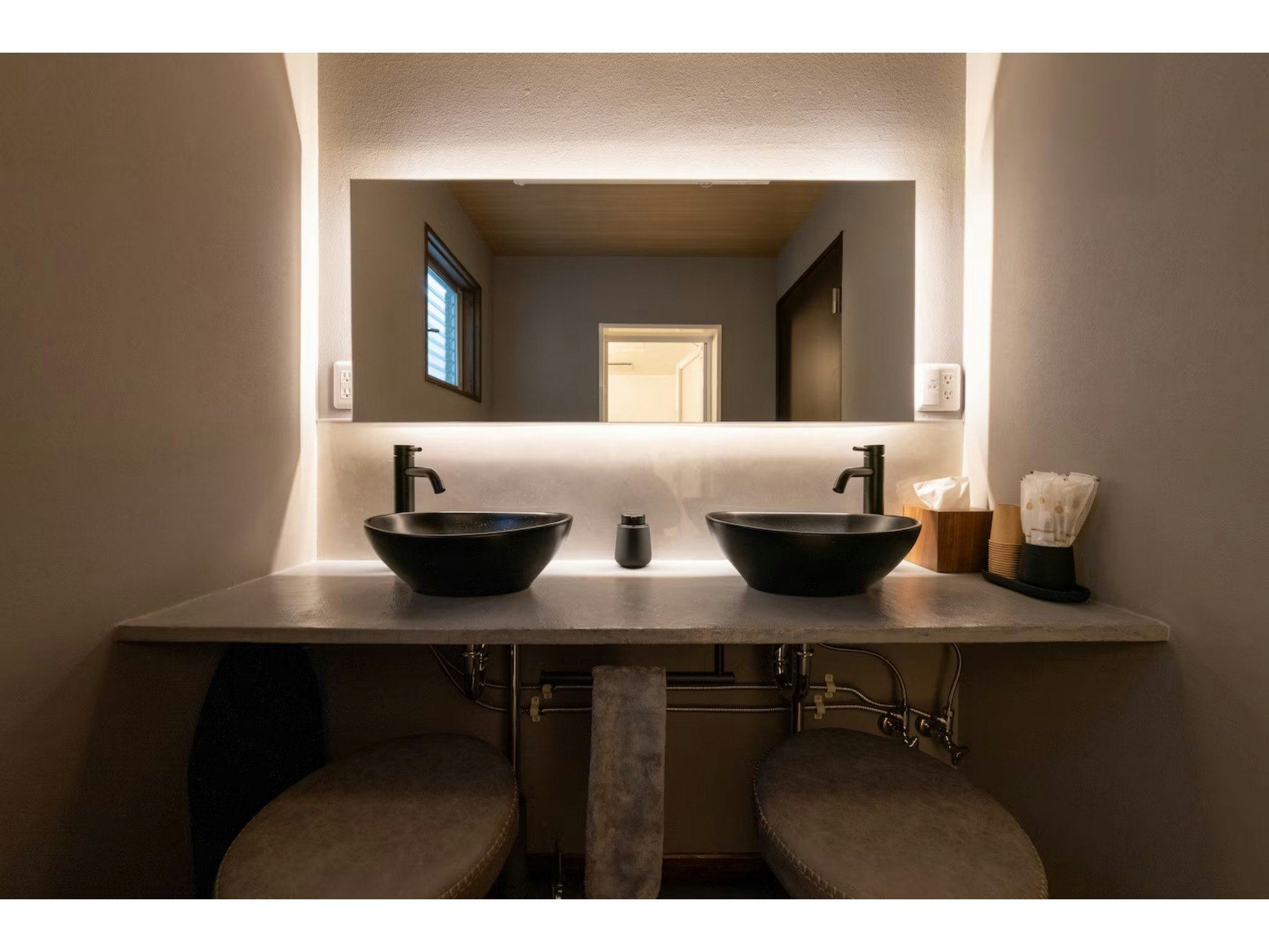 【禁煙】サウナ付きの貸切宿 USJ、万博会場近く/無料駐車場/寝室3/ベッド8台/バスルーム2台